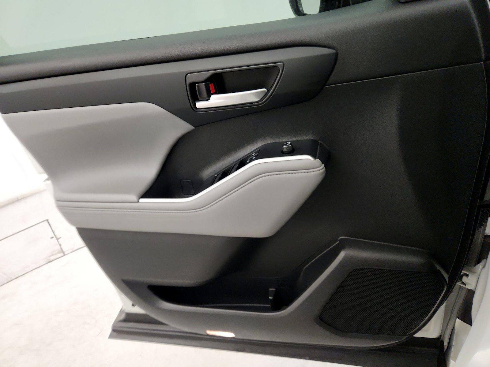 2021 Toyota Highlander XLE - Photo 13