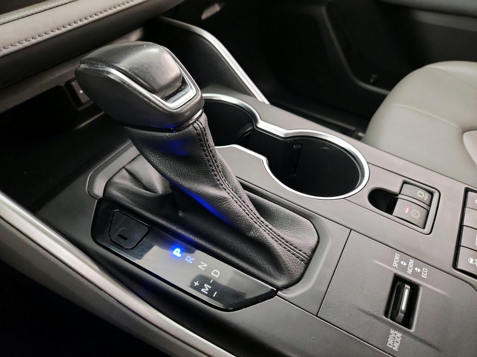 2021 Toyota Highlander XLE - Photo 18