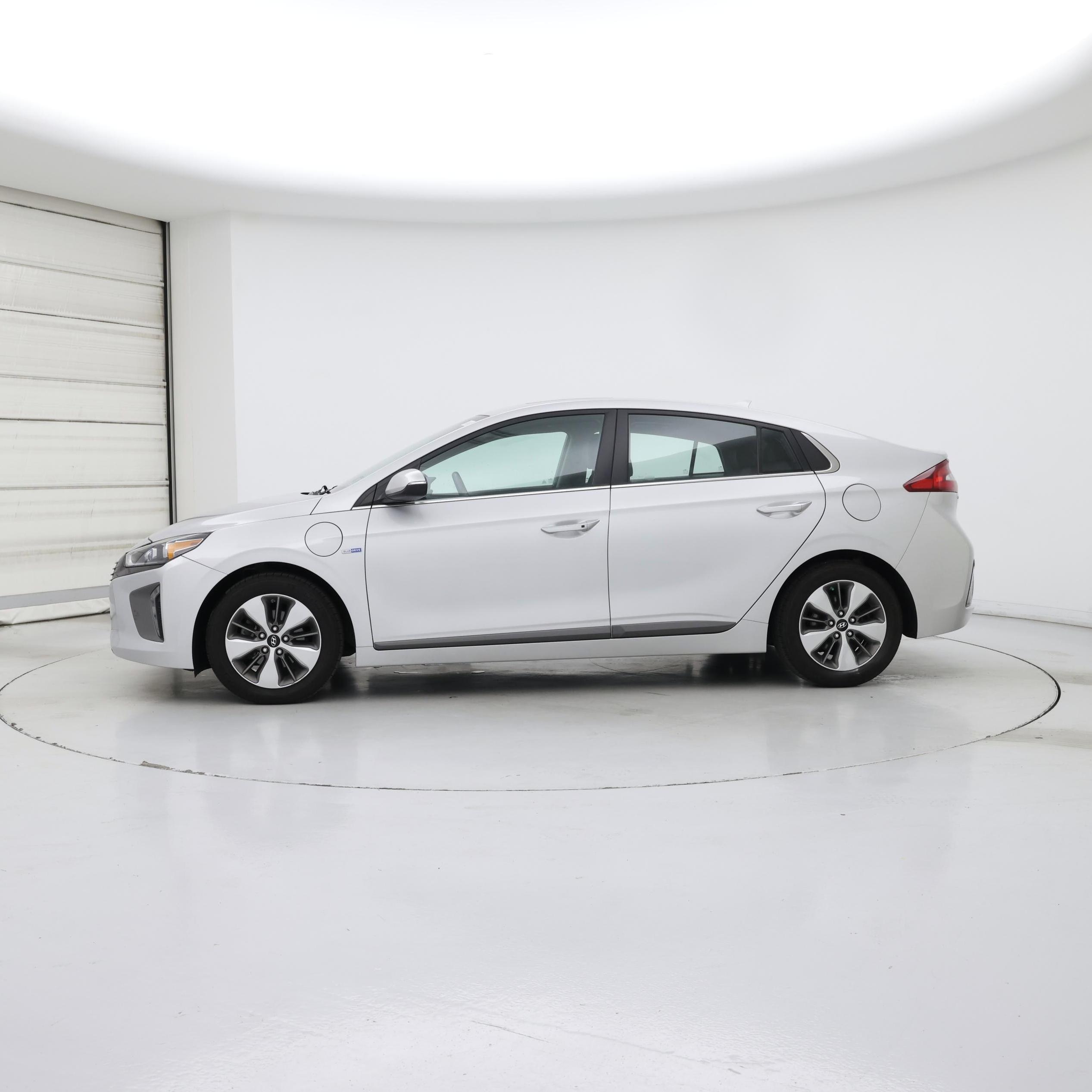 Thumbnail: 2019 Hyundai Ioniq - 3