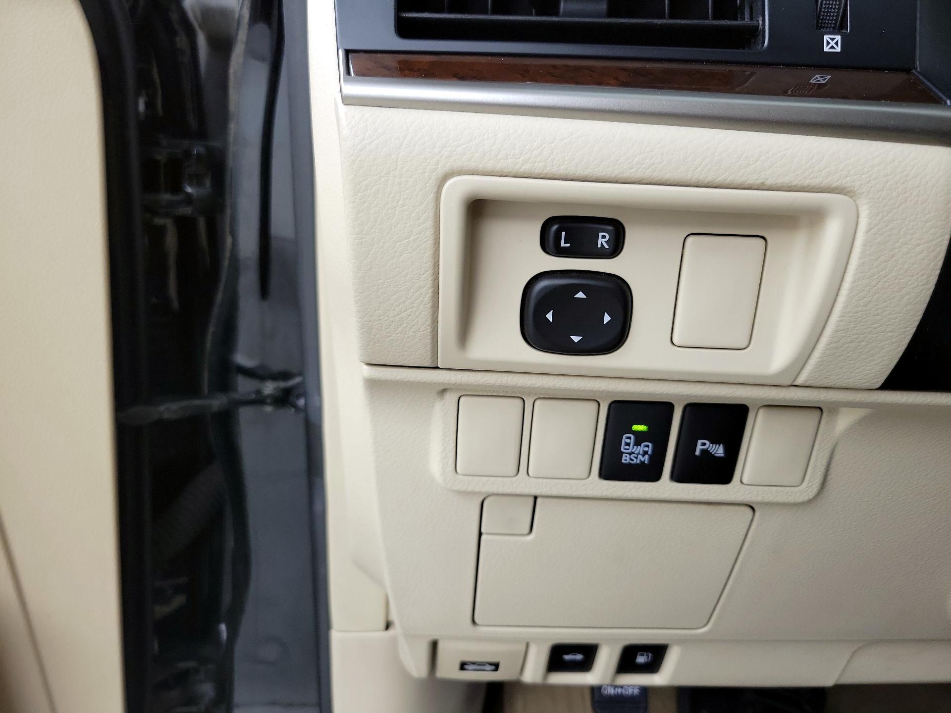 Thumbnail: 2014 Lexus ES - 11