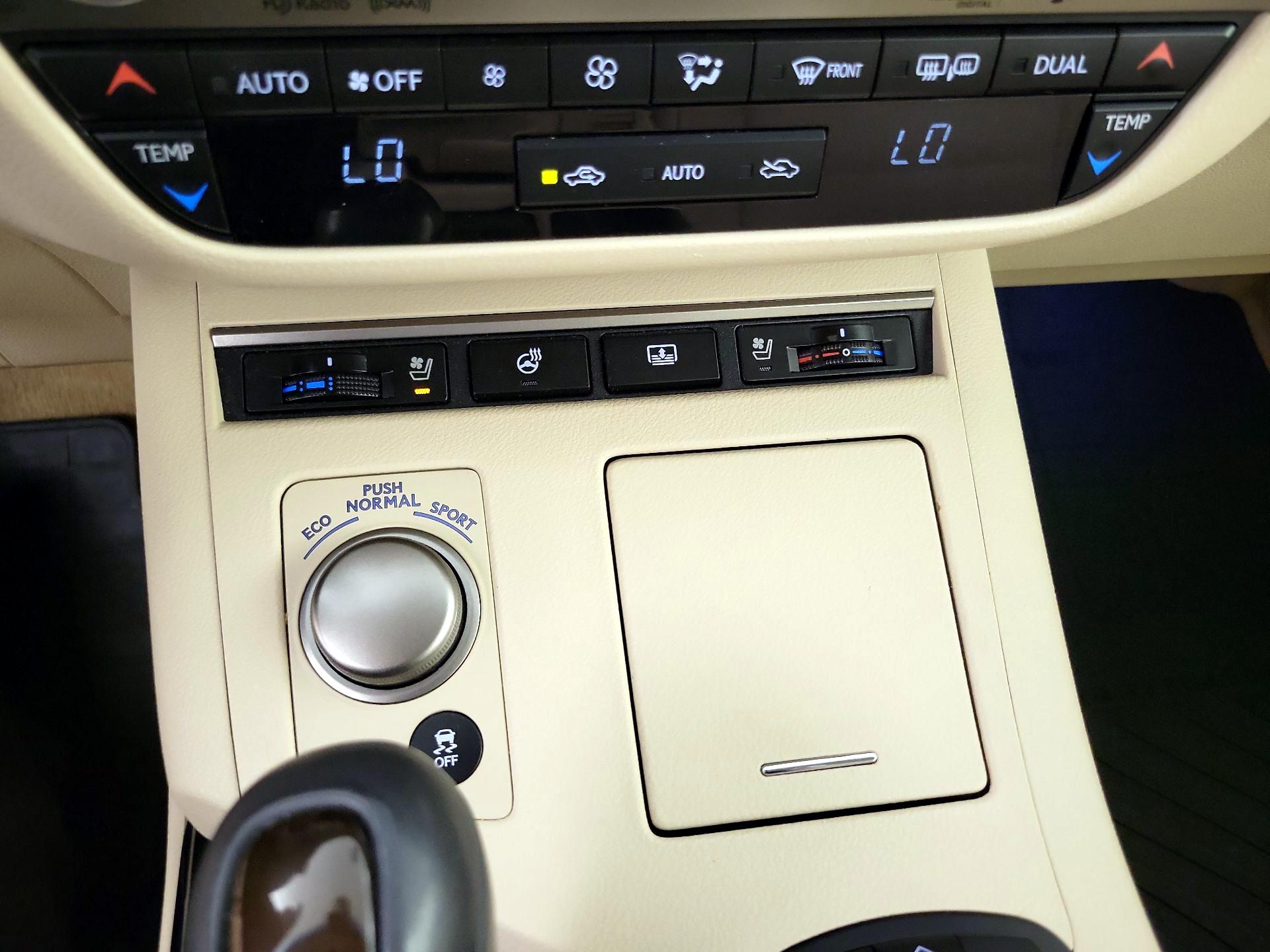 Thumbnail: 2014 Lexus ES - 15
