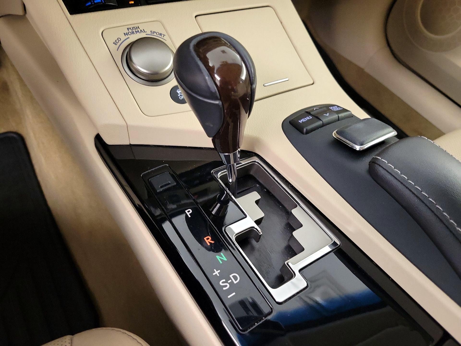 Thumbnail: 2014 Lexus ES - 16