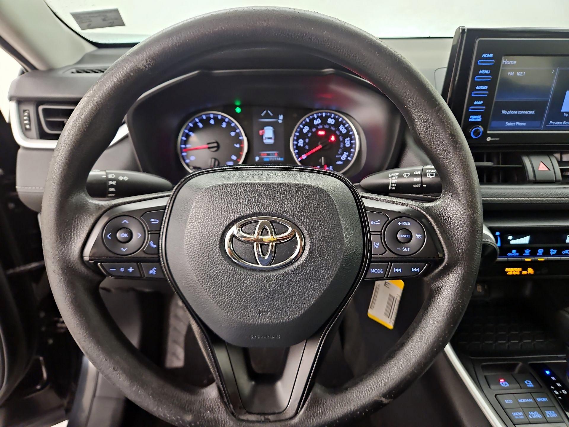 Thumbnail: 2021 Toyota RAV4 - 10