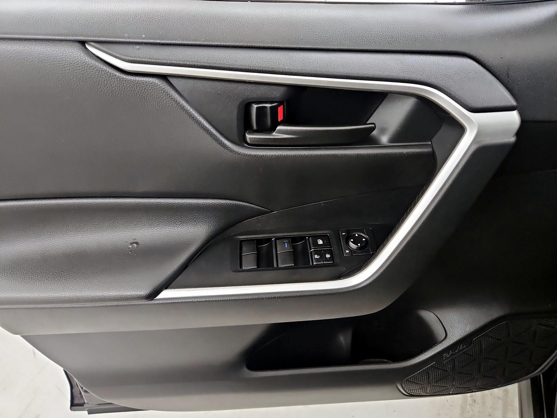 Thumbnail: 2021 Toyota RAV4 - 12