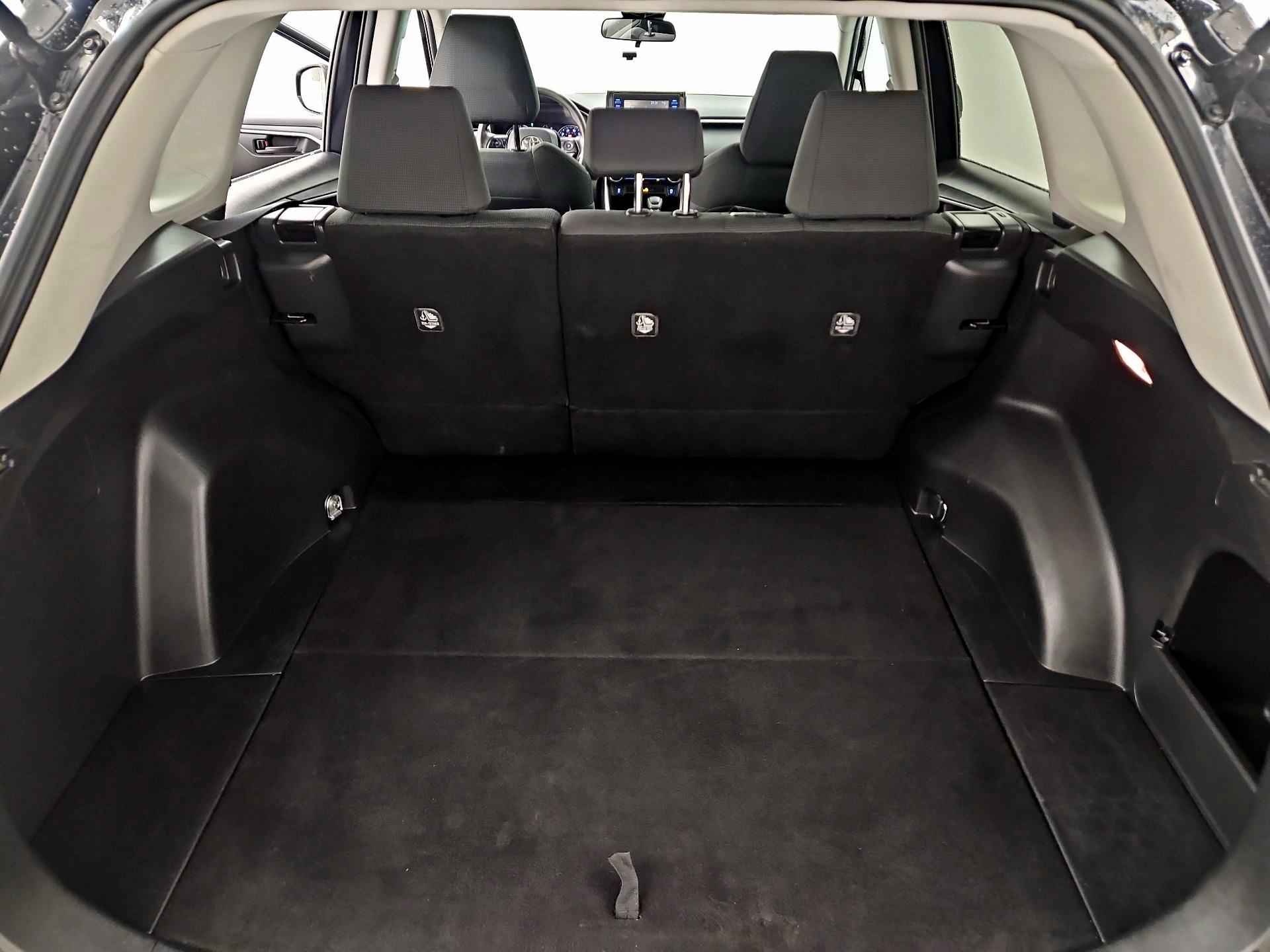 Thumbnail: 2021 Toyota RAV4 - 20