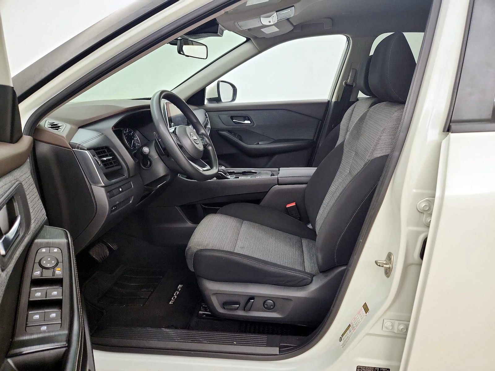 2023 Nissan Rogue SV - Photo 12