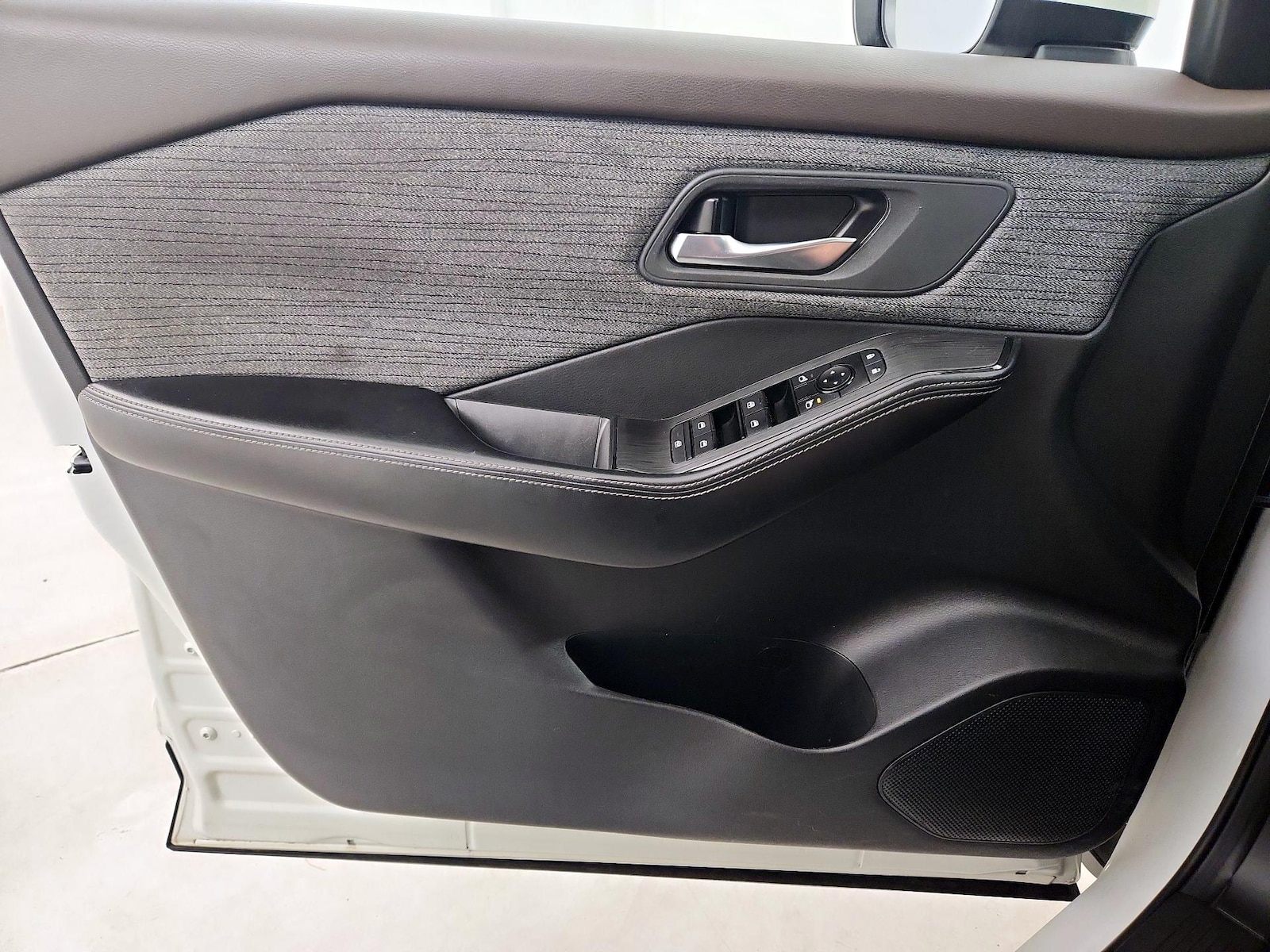 2023 Nissan Rogue SV - Photo 13