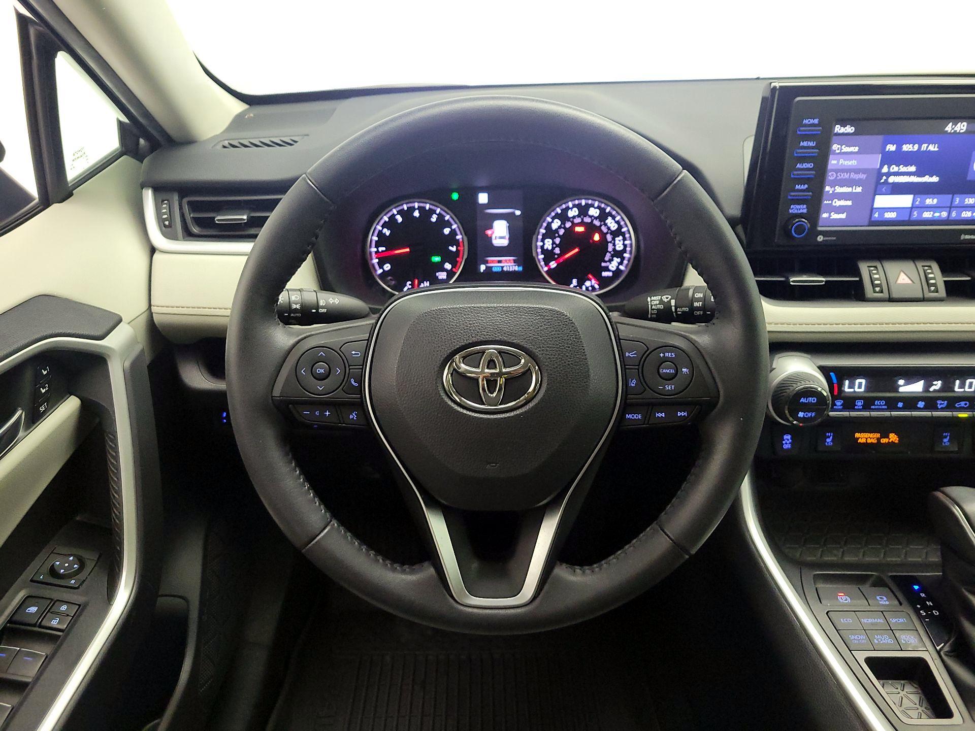 Thumbnail: 2022 Toyota RAV4 - 10