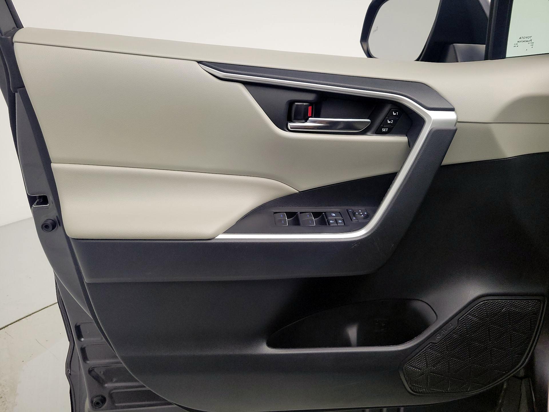 Thumbnail: 2022 Toyota RAV4 - 12