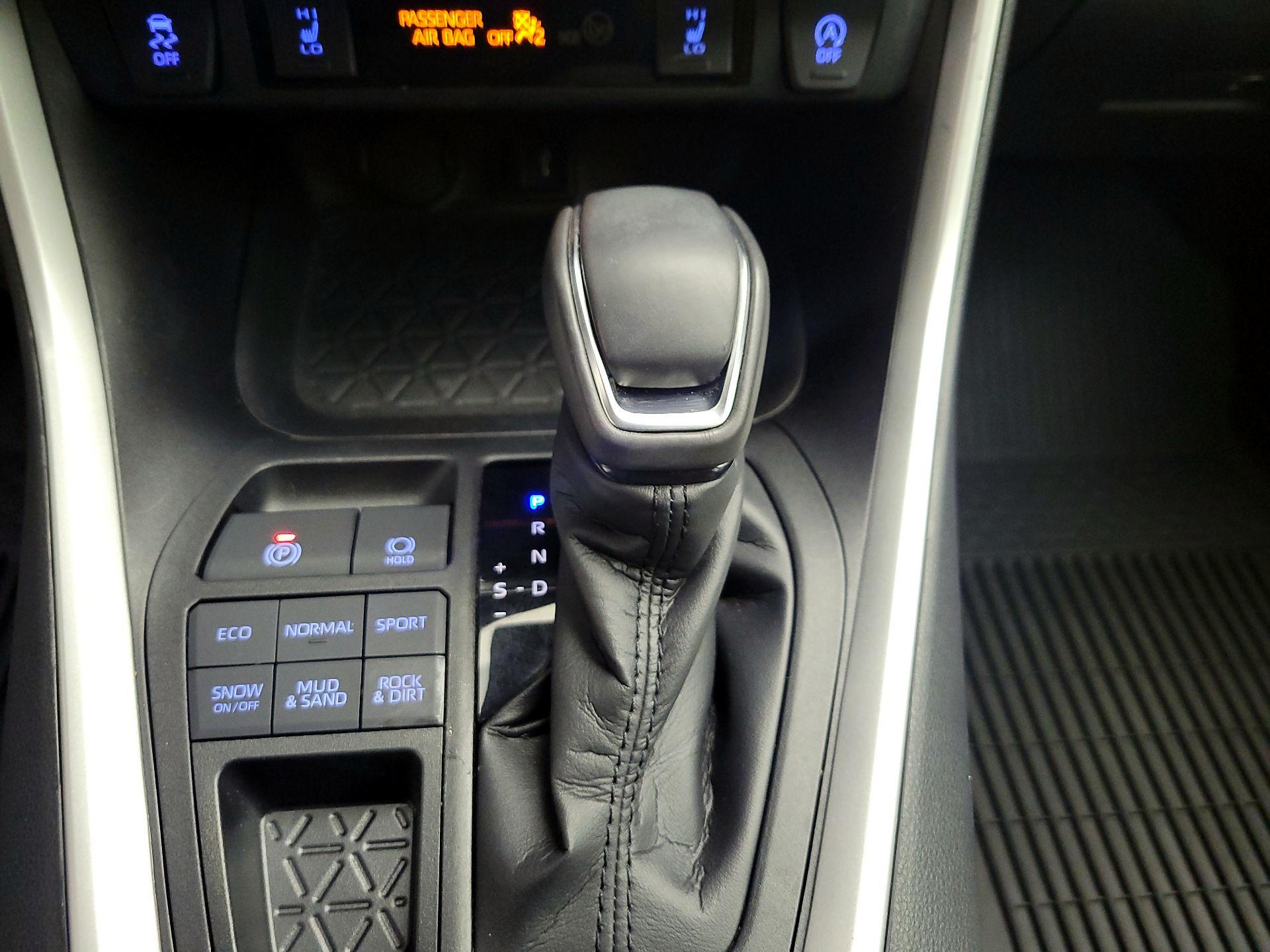 Thumbnail: 2022 Toyota RAV4 - 16