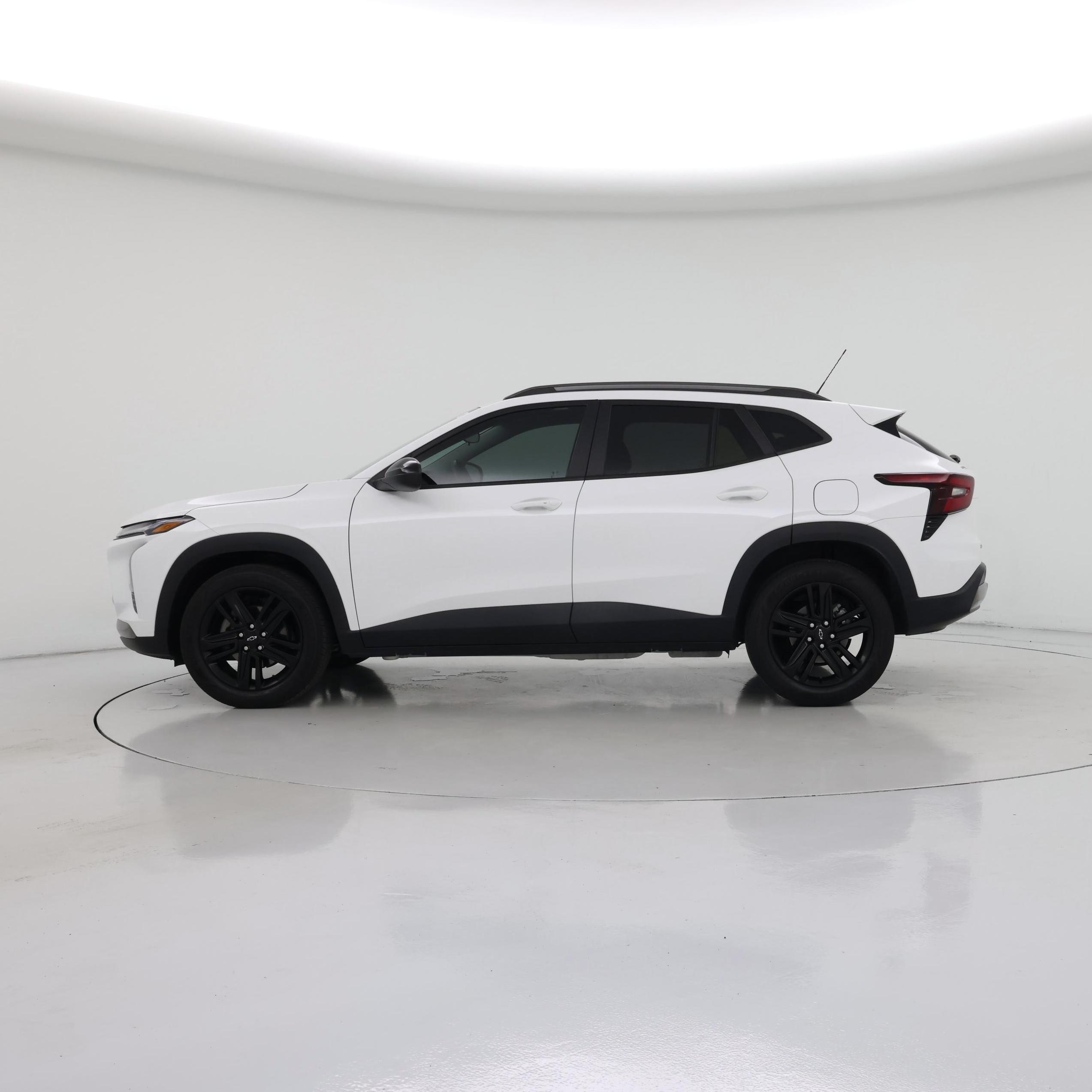 Thumbnail: 2024 Chevrolet Trax - 3