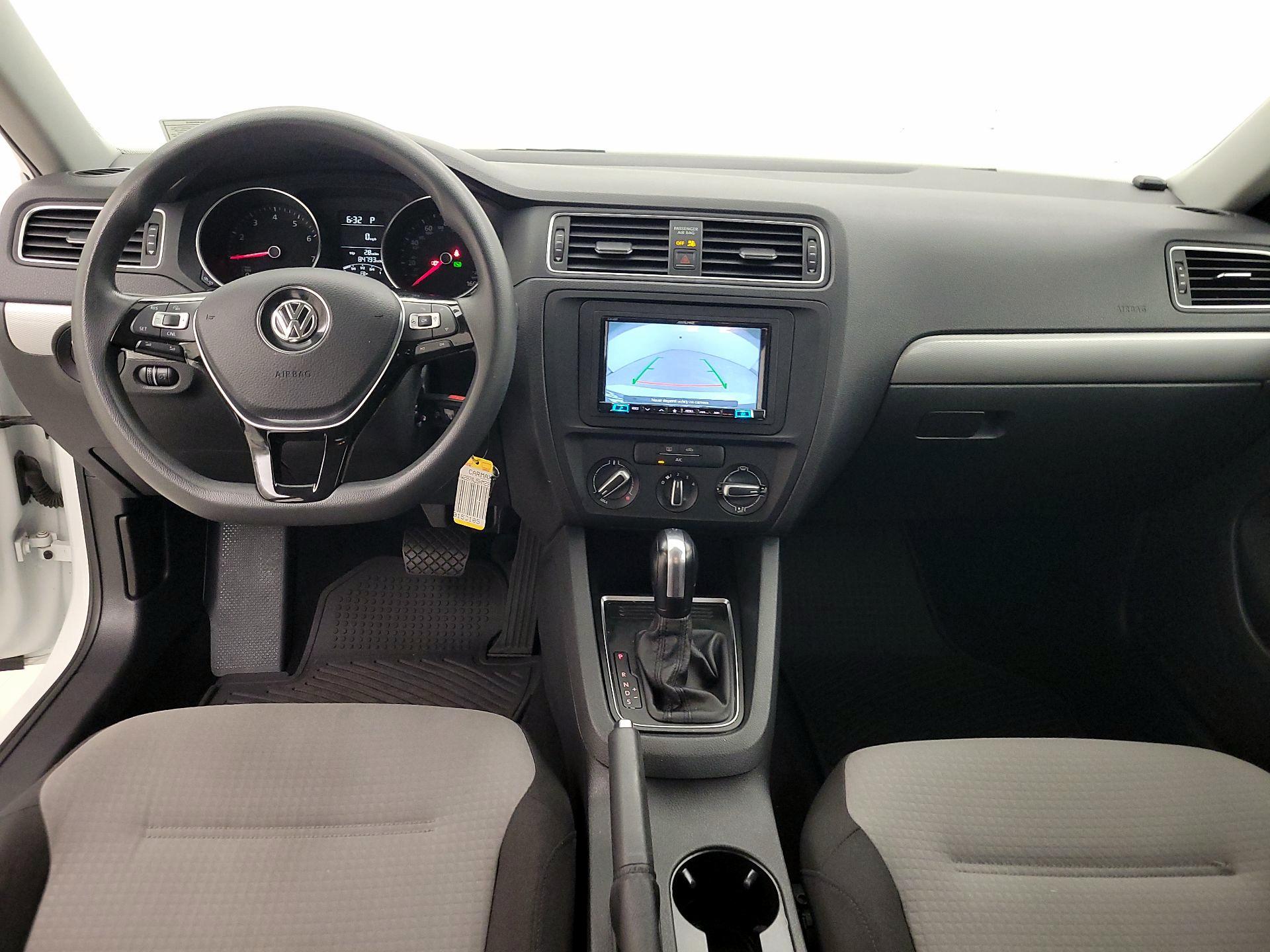 Thumbnail: 2017 Volkswagen Jetta - 9
