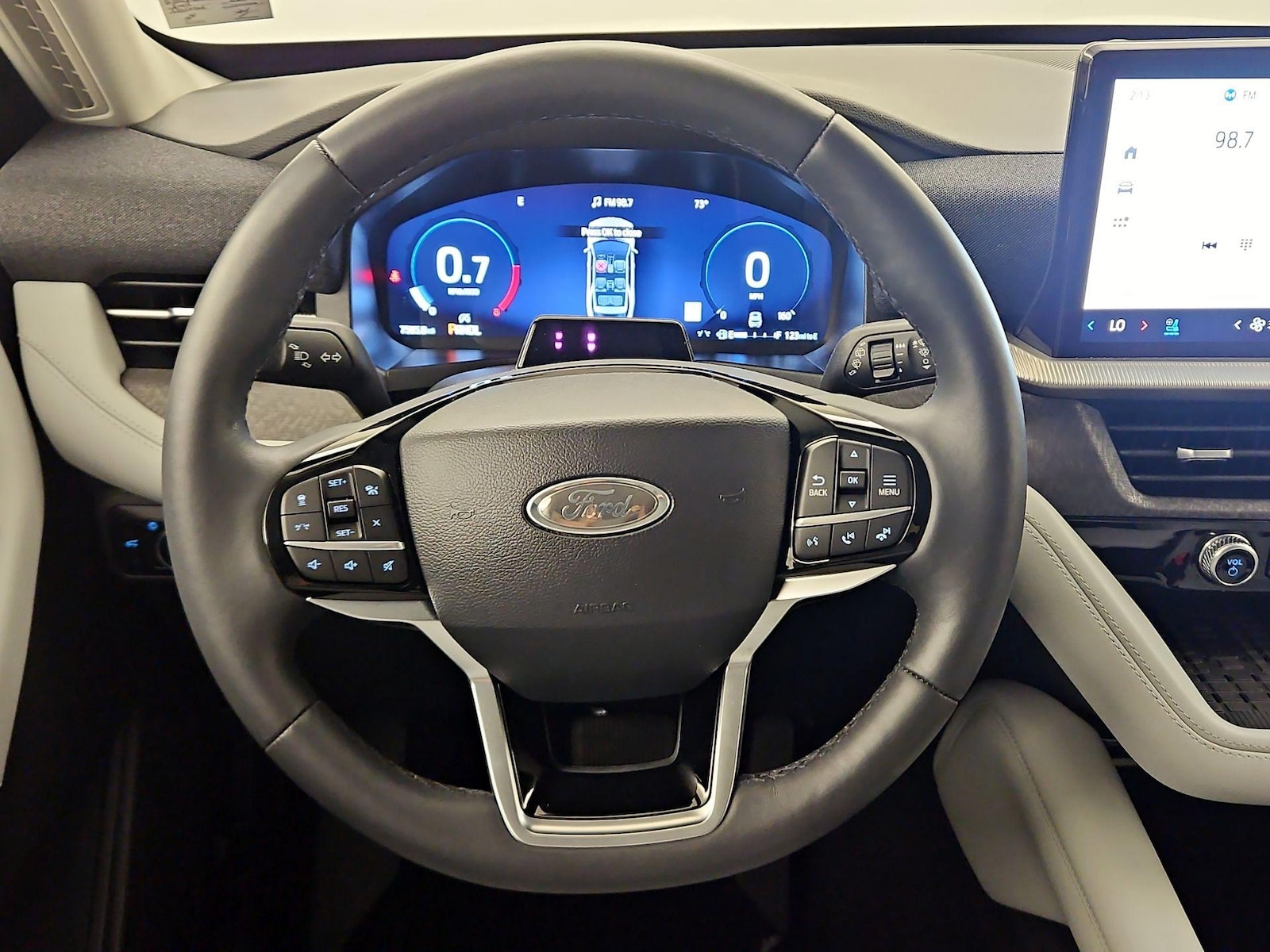 2025 Ford Explorer Platinum - Photo 11
