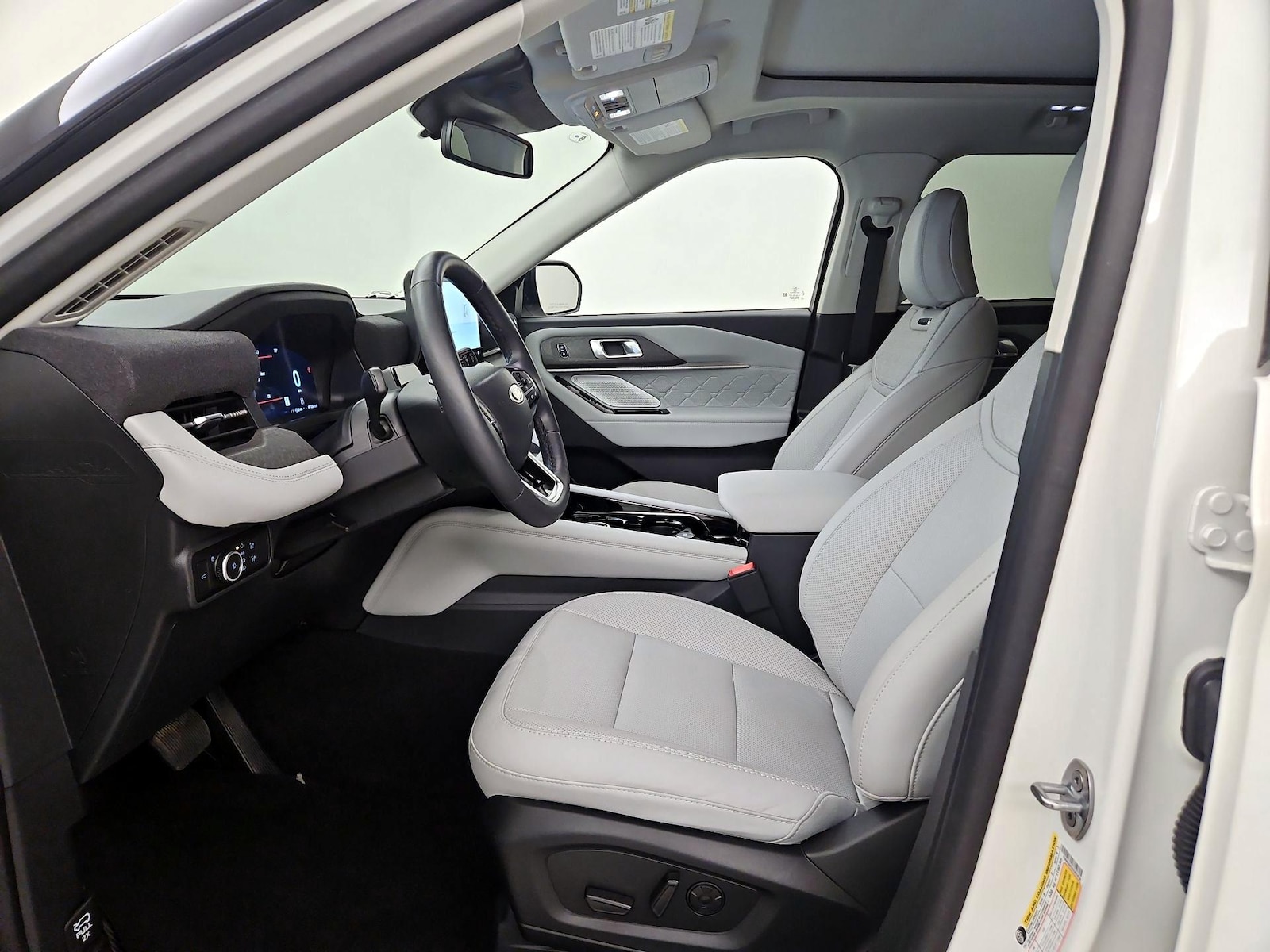 2025 Ford Explorer Platinum - Photo 12