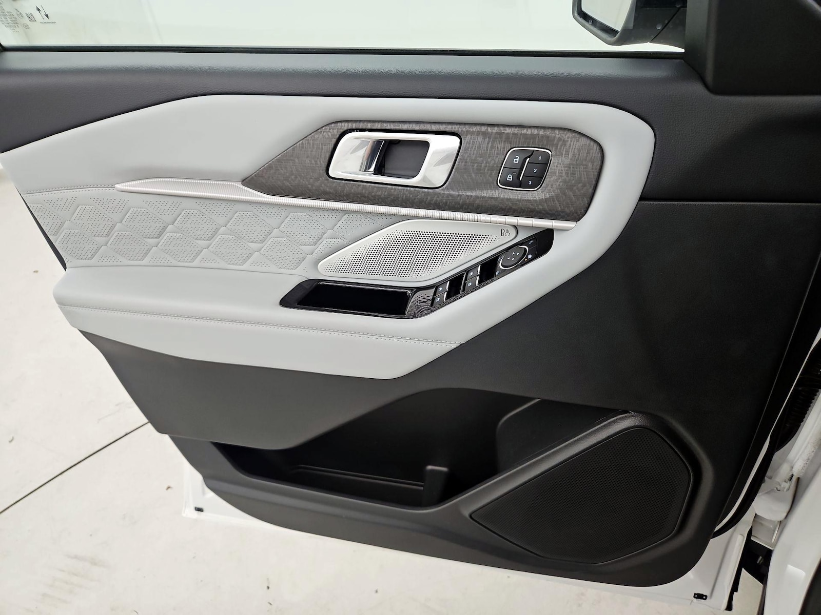 2025 Ford Explorer Platinum - Photo 13