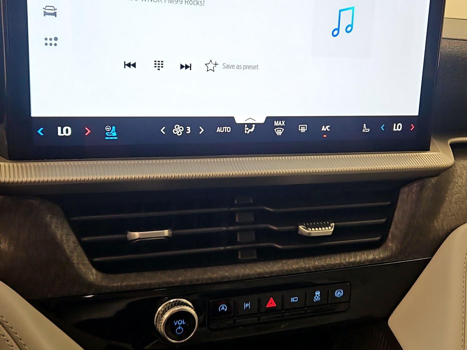 2025 Ford Explorer Platinum - Photo 17