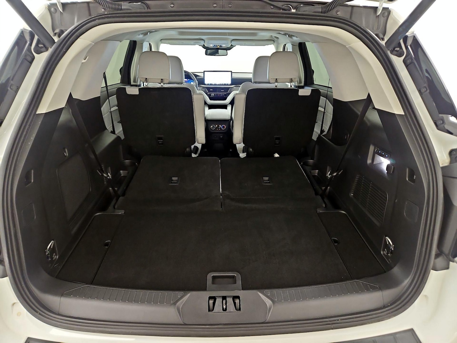 2025 Ford Explorer Platinum - Photo 24
