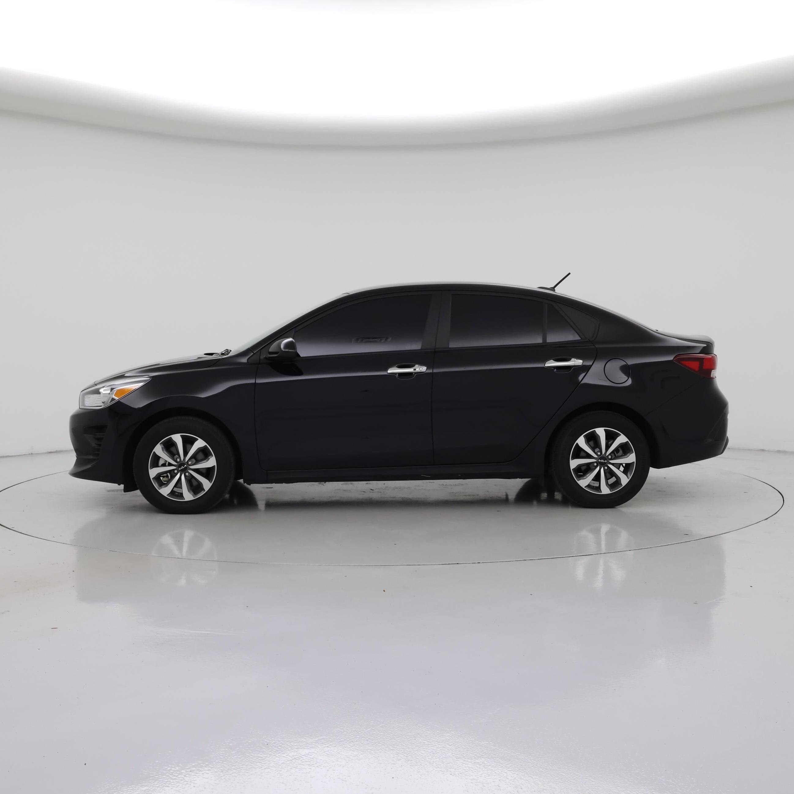 Thumbnail: 2023 Kia Rio - 3