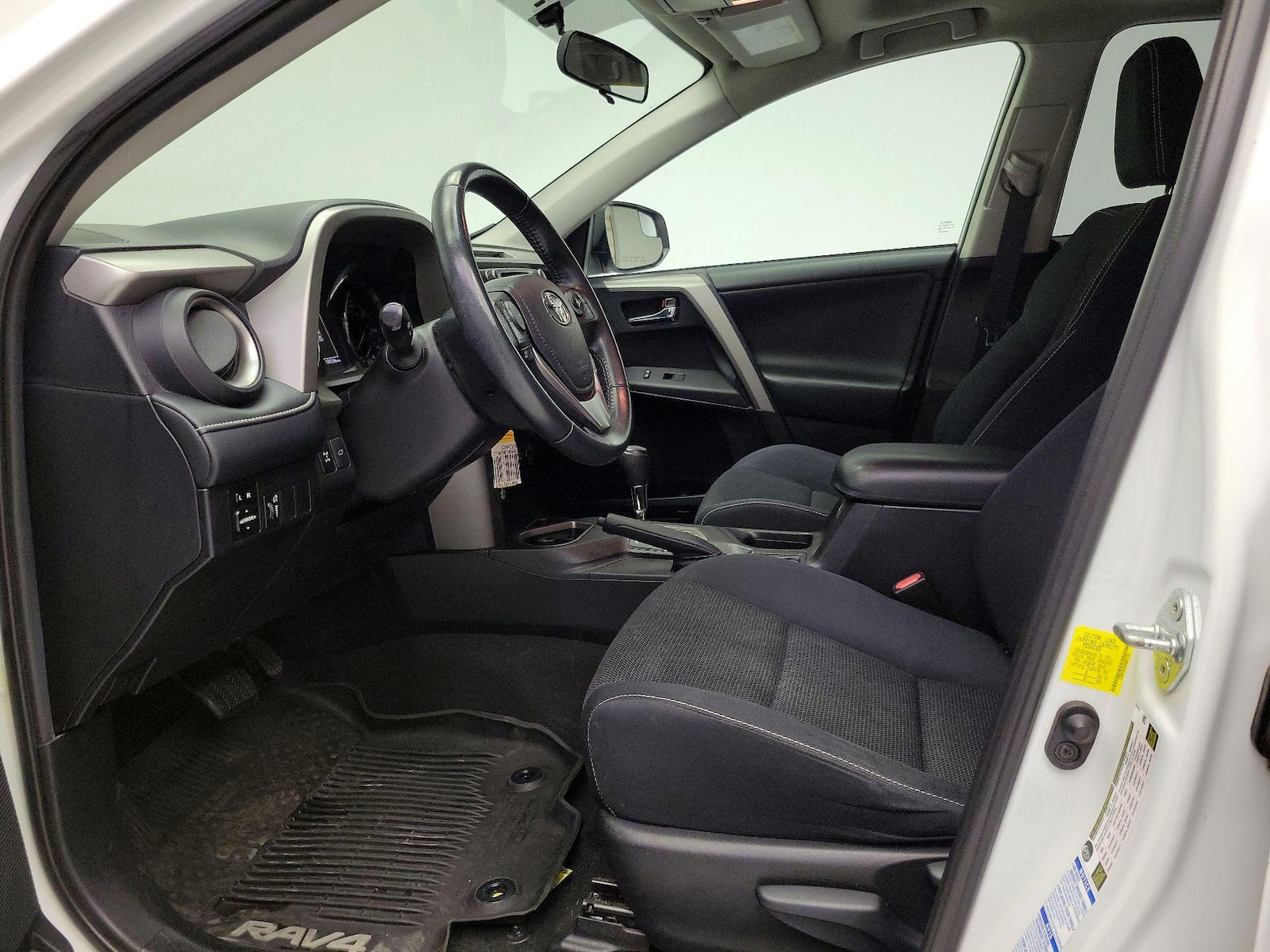 2016 Toyota RAV4 XLE - Photo 12