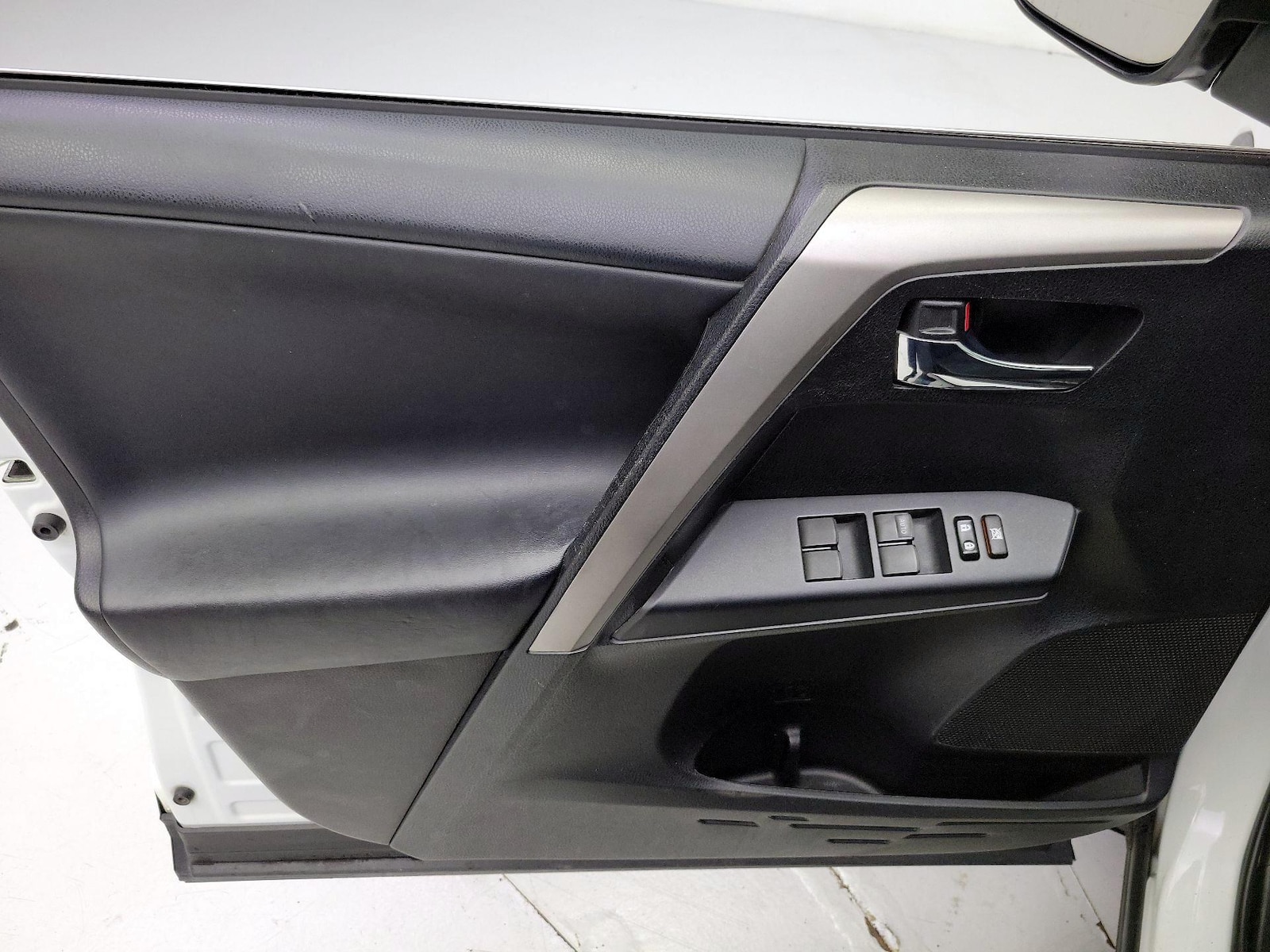 2016 Toyota RAV4 XLE - Photo 13