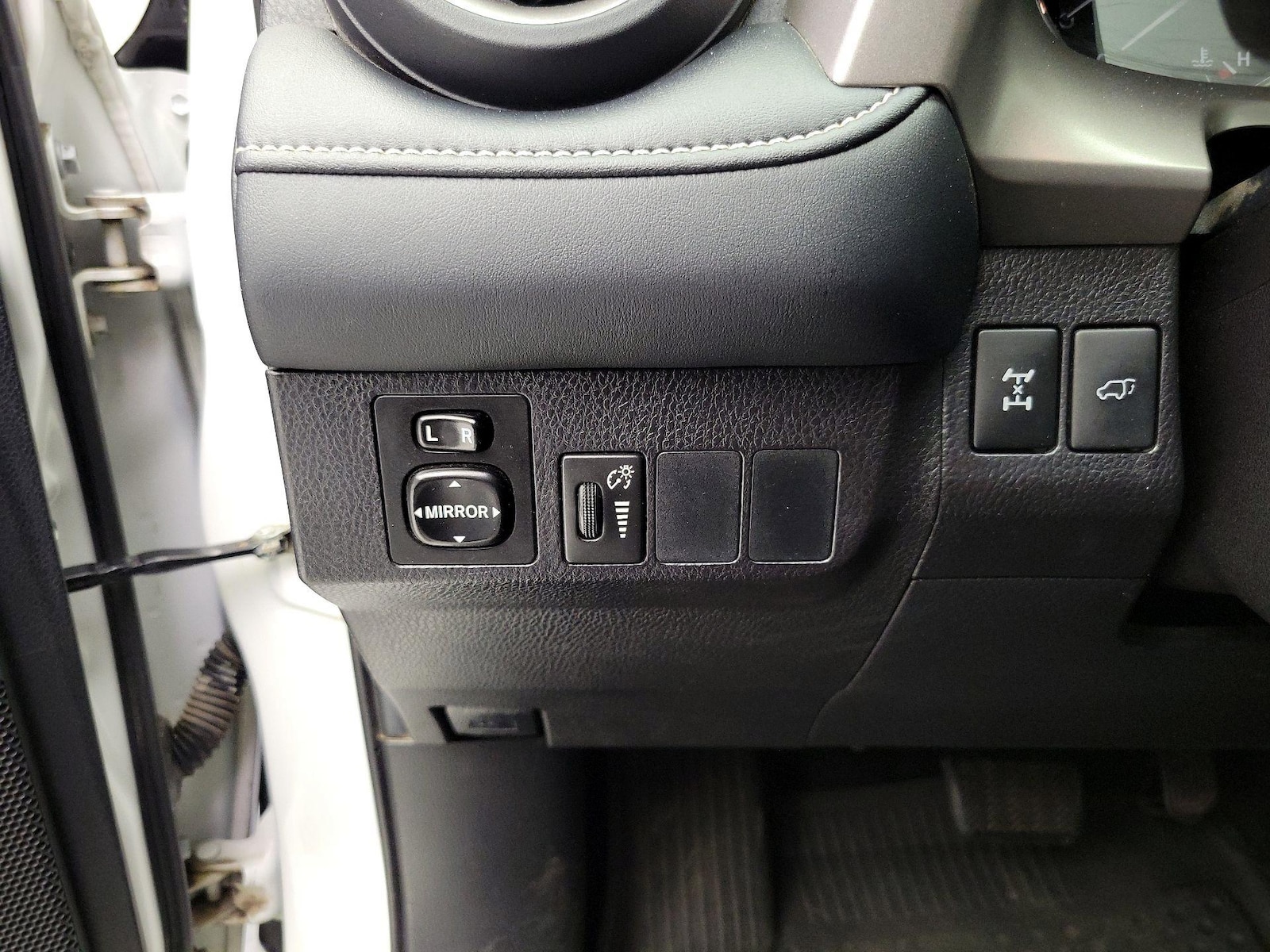 2016 Toyota RAV4 XLE - Photo 14