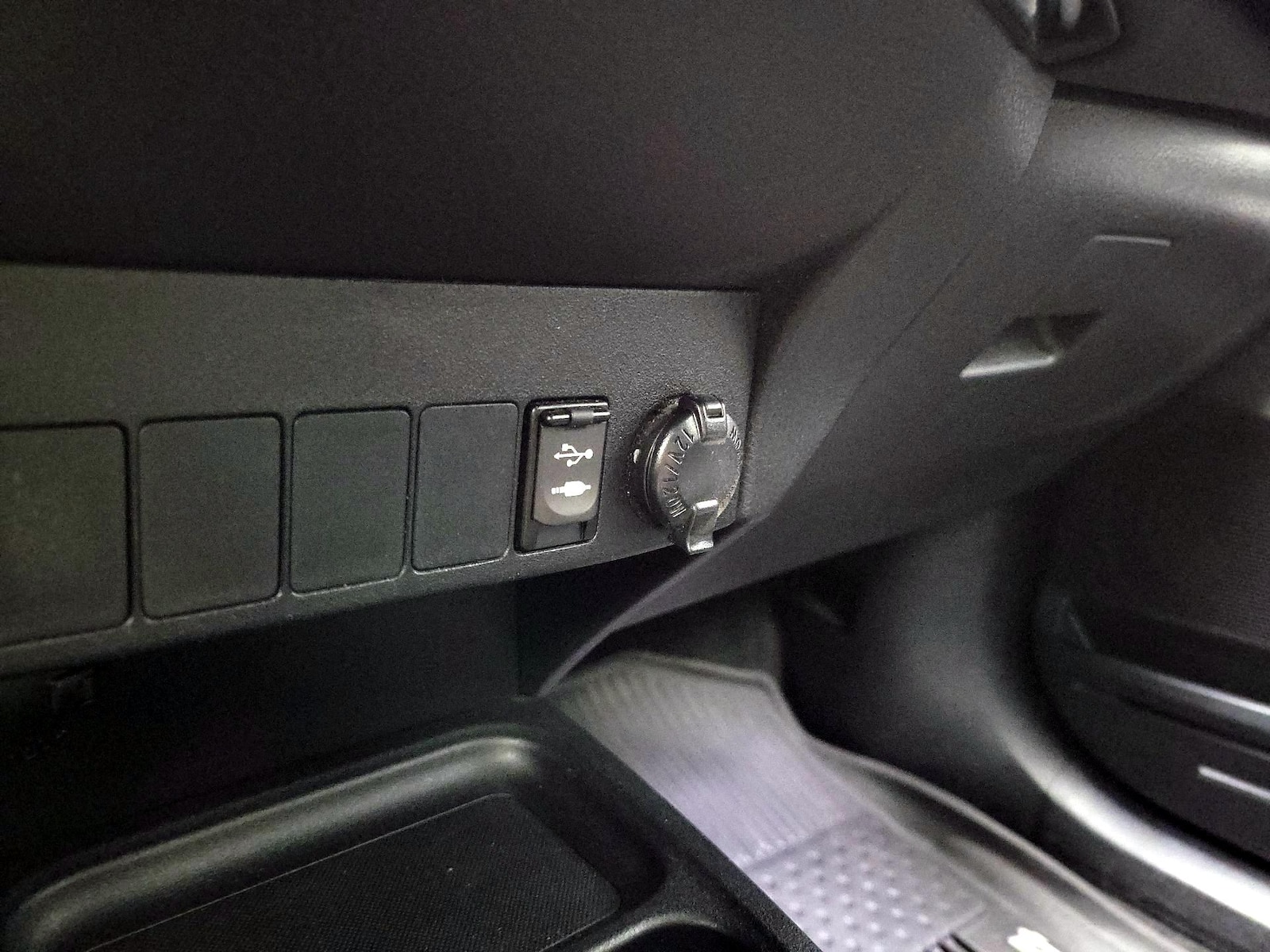 2016 Toyota RAV4 XLE - Photo 19