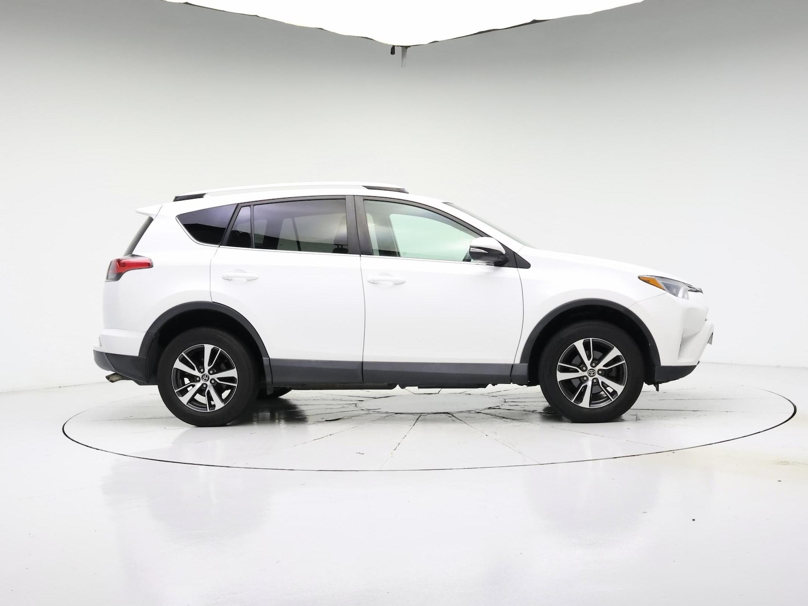 2016 Toyota RAV4 XLE - Photo 8