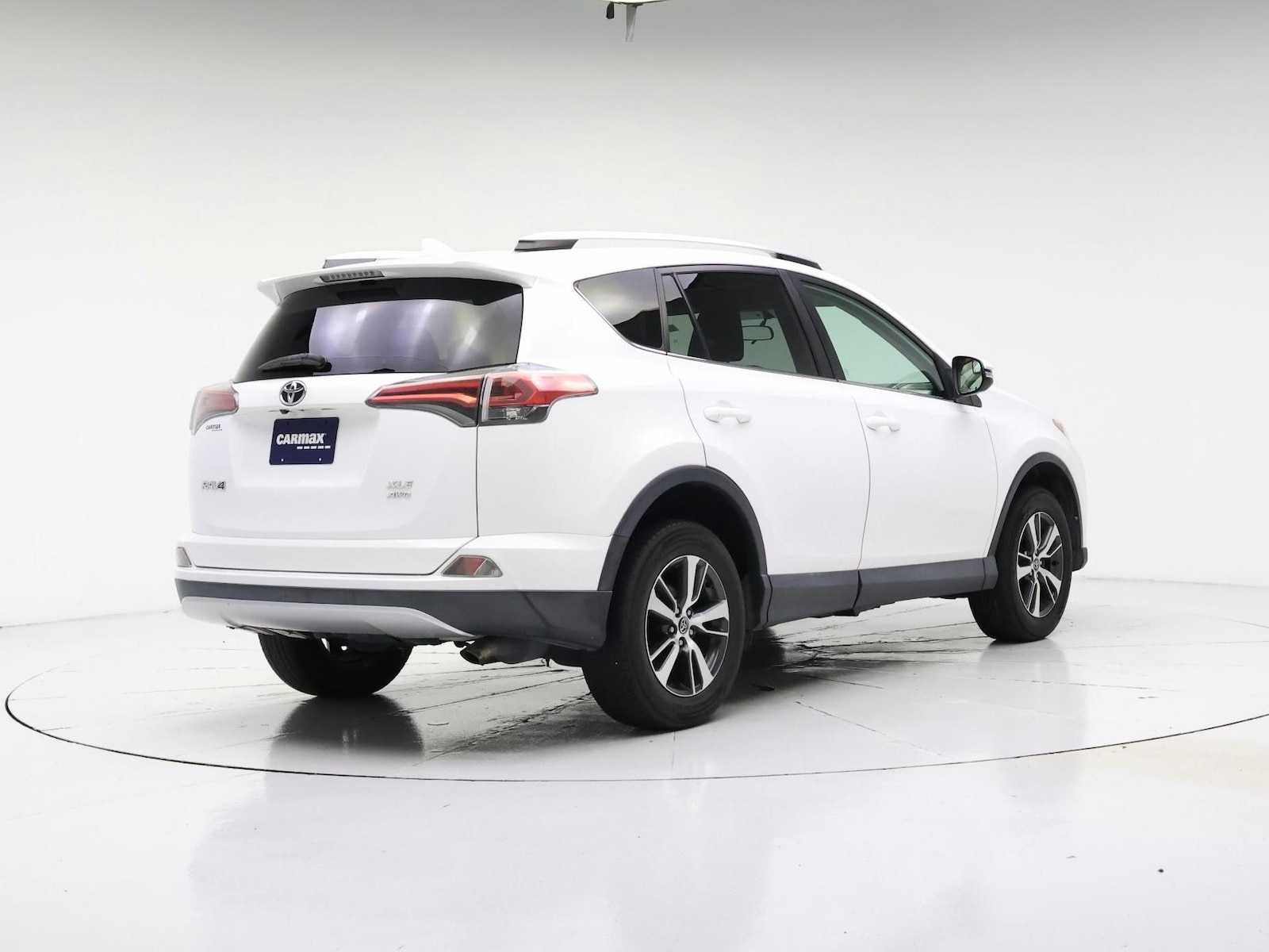 2016 Toyota RAV4 XLE - Photo 9