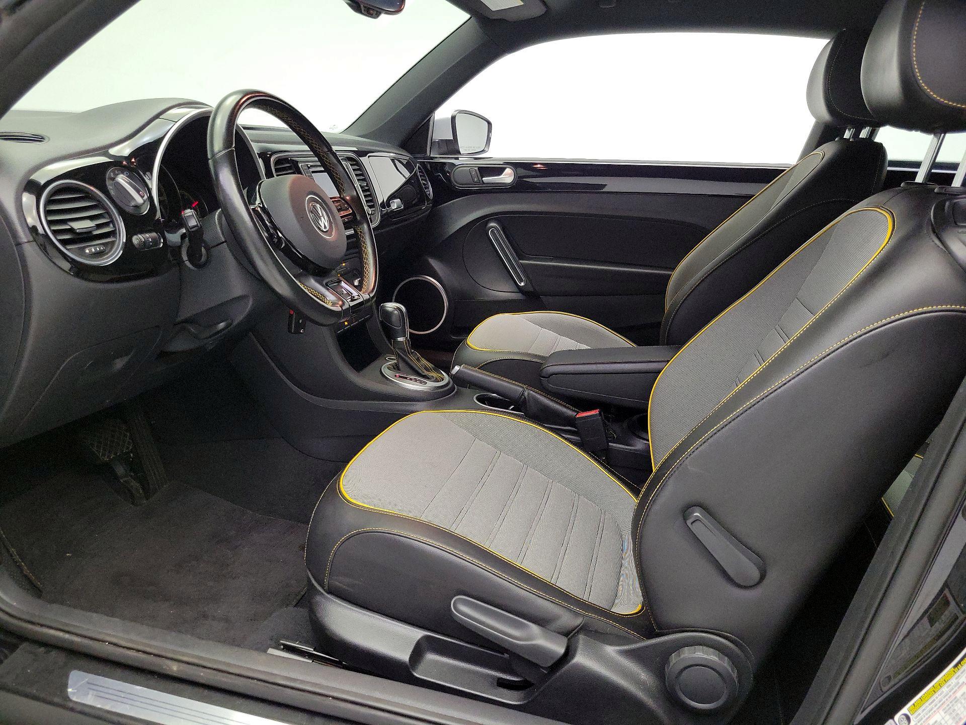 Thumbnail: 2016 Volkswagen Beetle - 11
