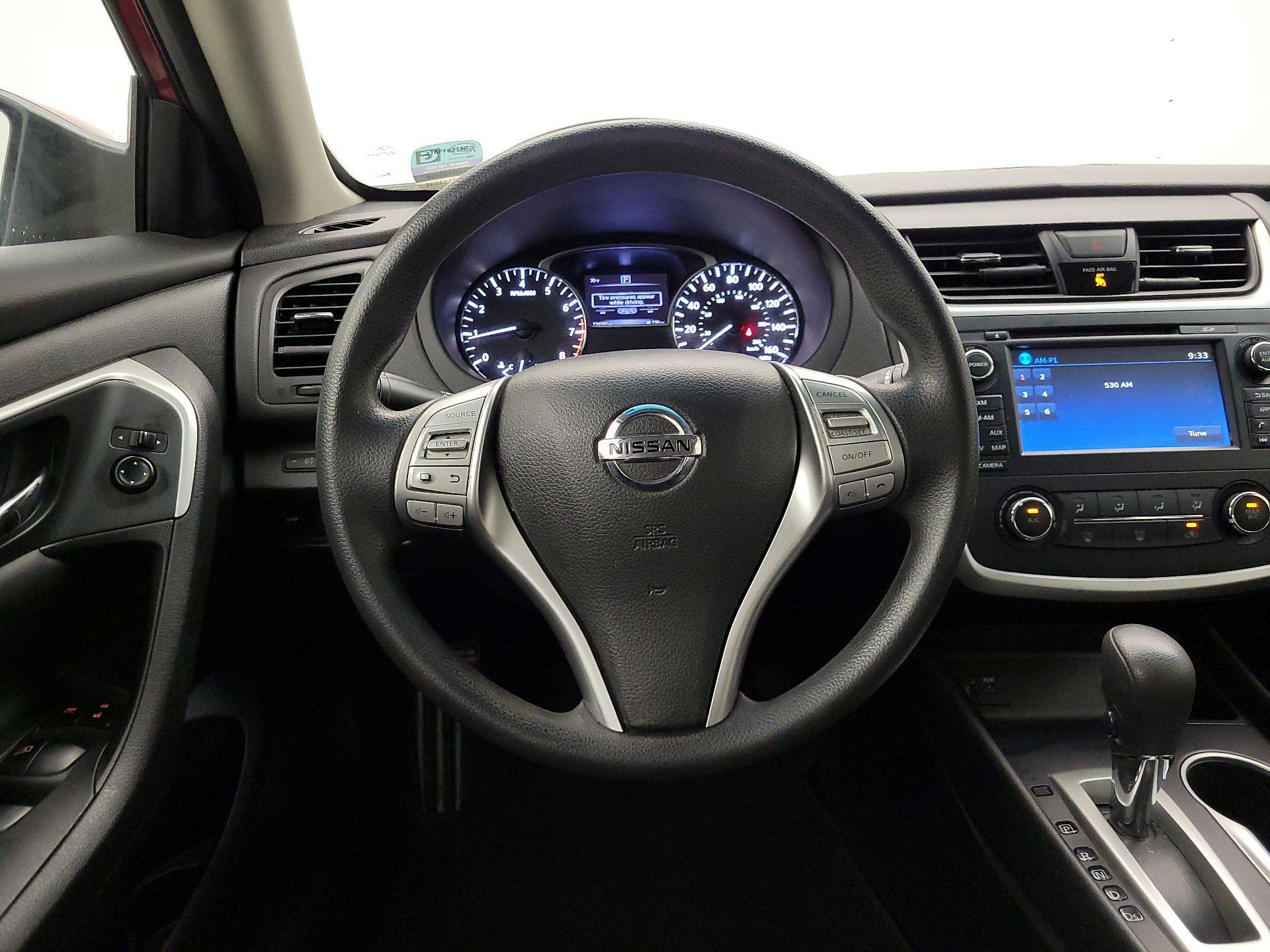 Thumbnail: 2016 Nissan Altima - 10