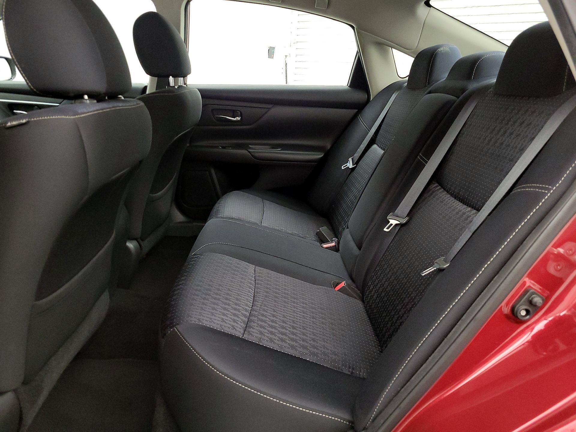 Thumbnail: 2016 Nissan Altima - 19