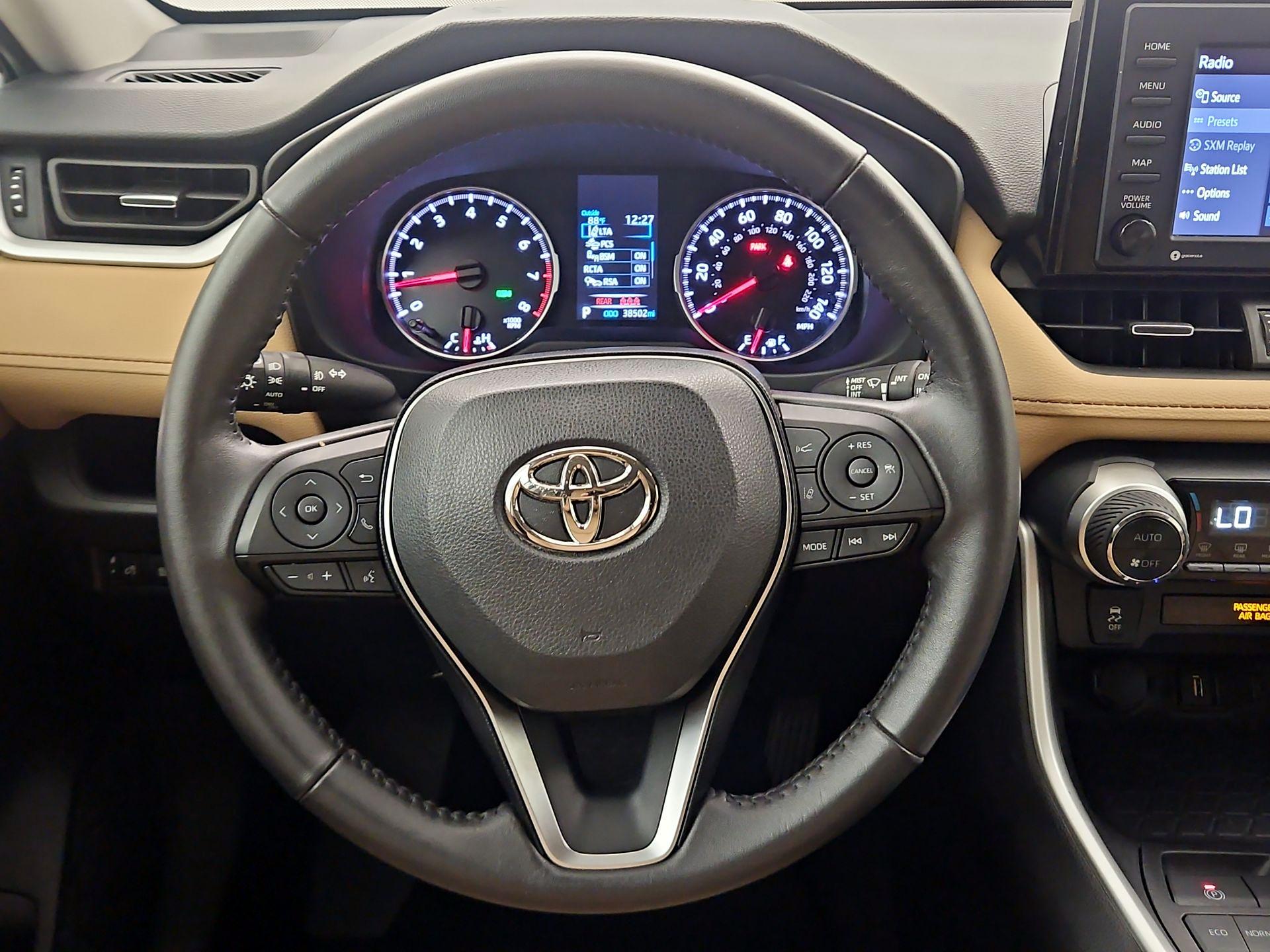 Thumbnail: 2022 Toyota RAV4 - 10