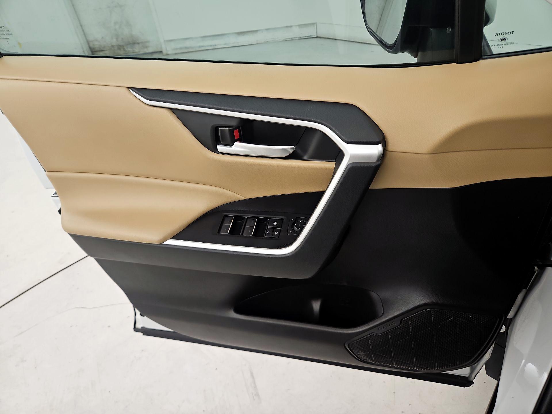 Thumbnail: 2022 Toyota RAV4 - 12