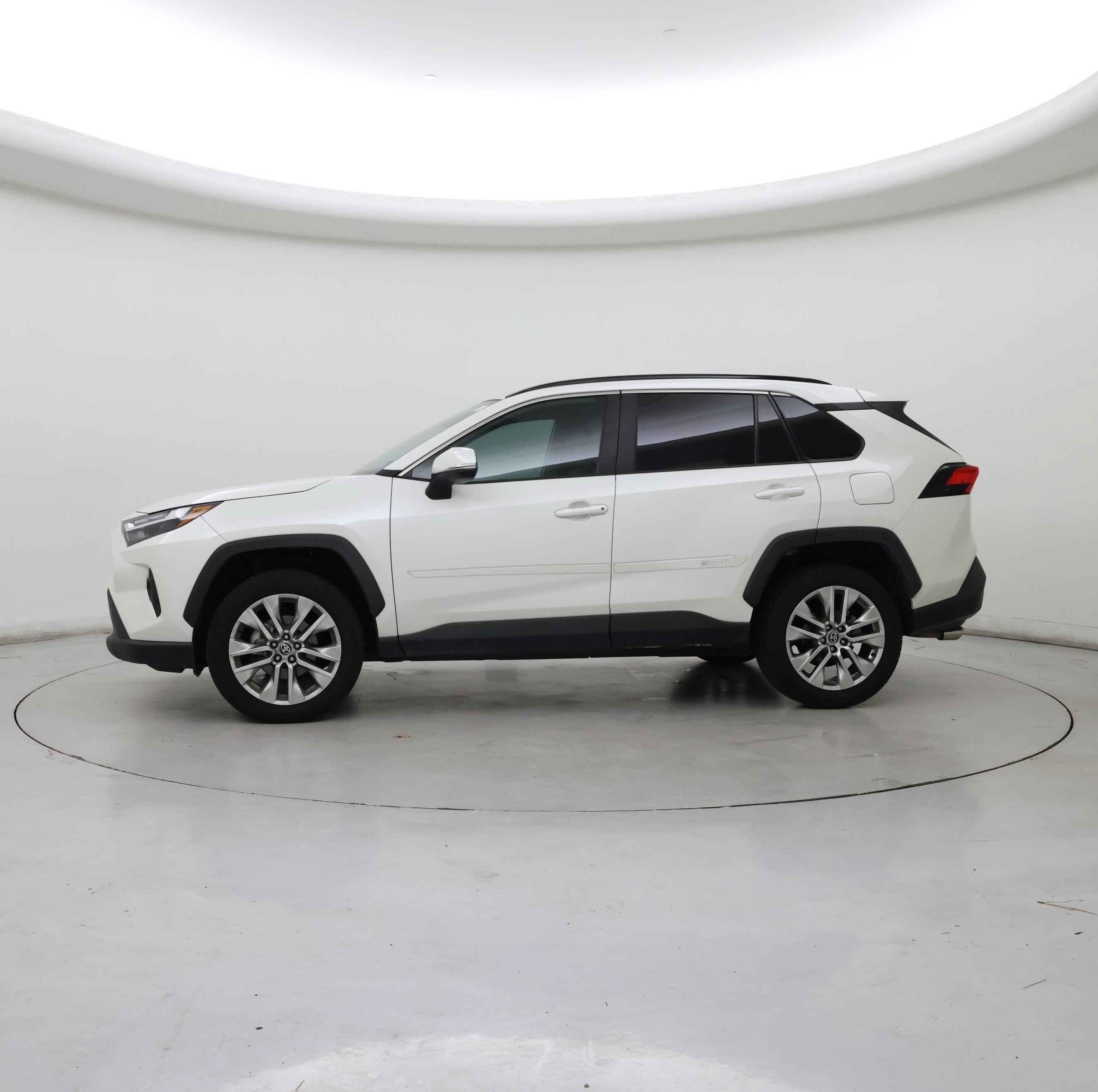 Thumbnail: 2022 Toyota RAV4 - 3
