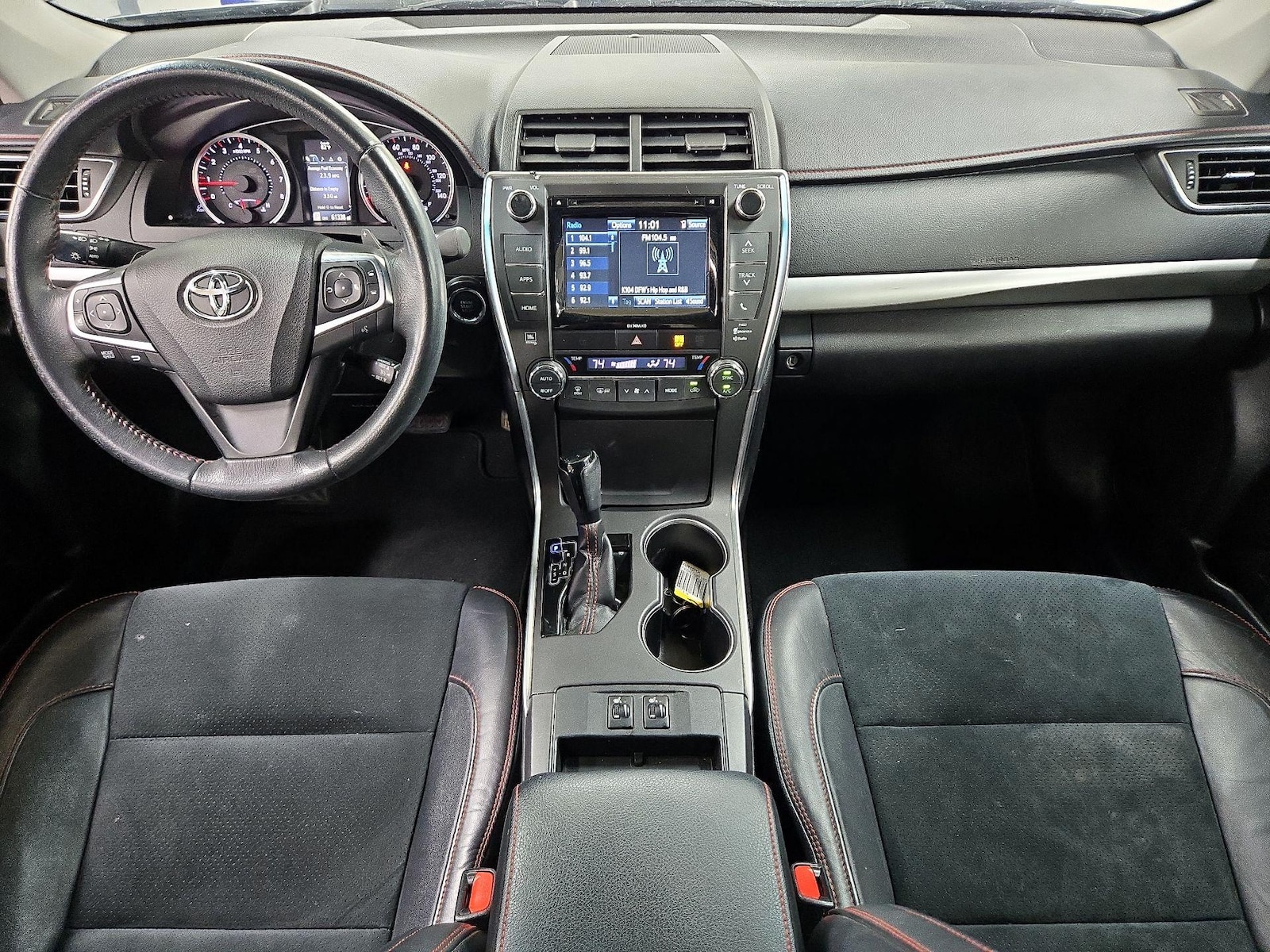 2017 Toyota Camry XSE - Photo 10