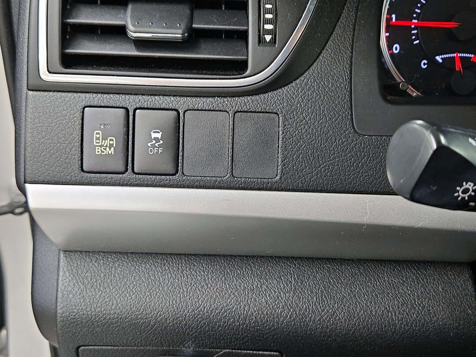 2017 Toyota Camry XSE - Photo 14