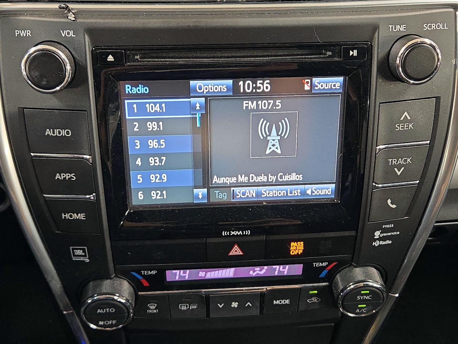 2017 Toyota Camry XSE - Photo 16