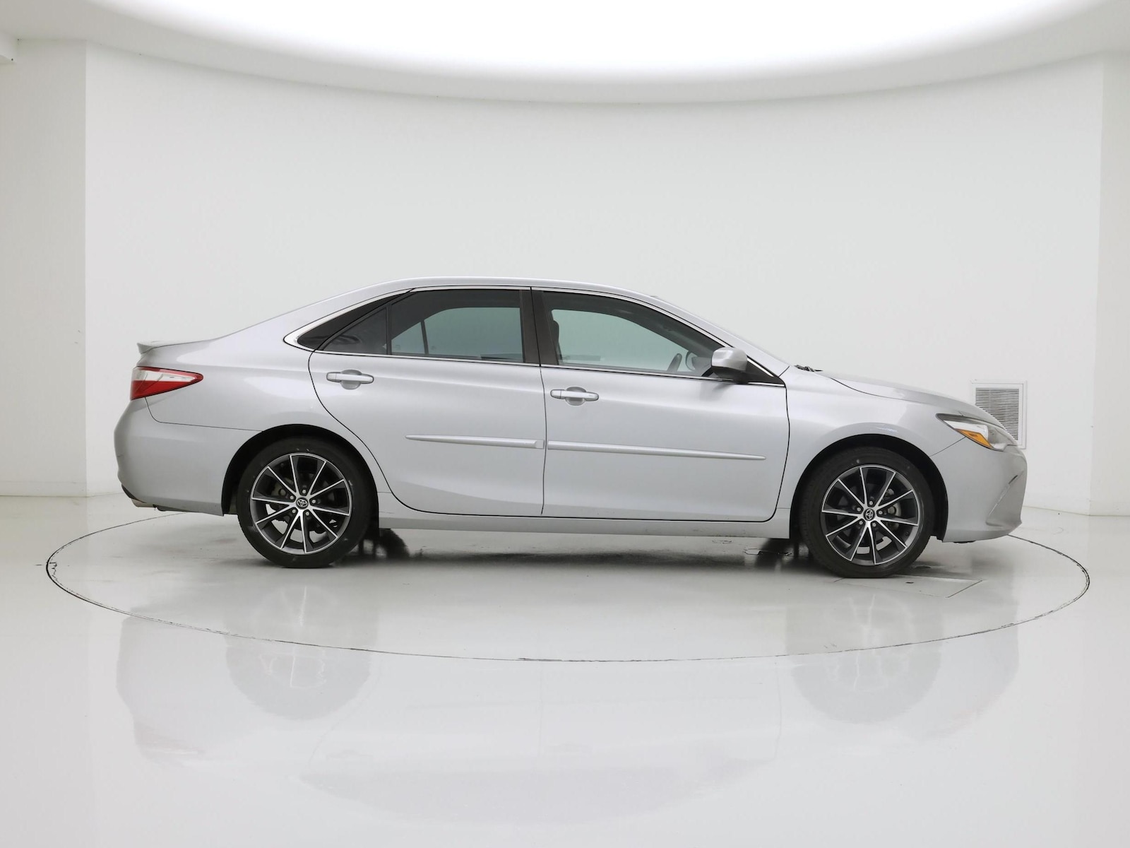 2017 Toyota Camry XSE - Photo 8