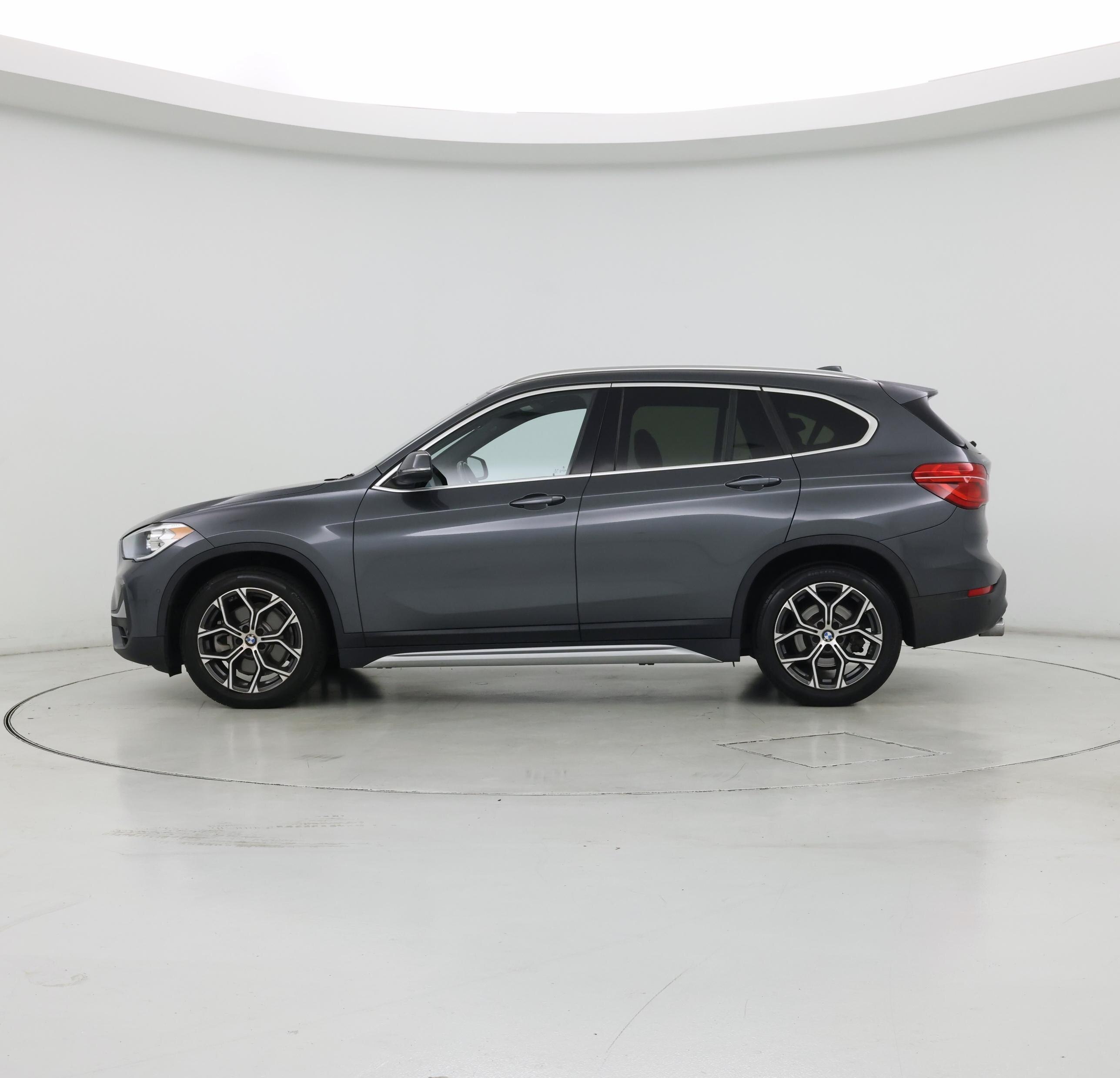 Thumbnail: 2021 BMW X1 - 3