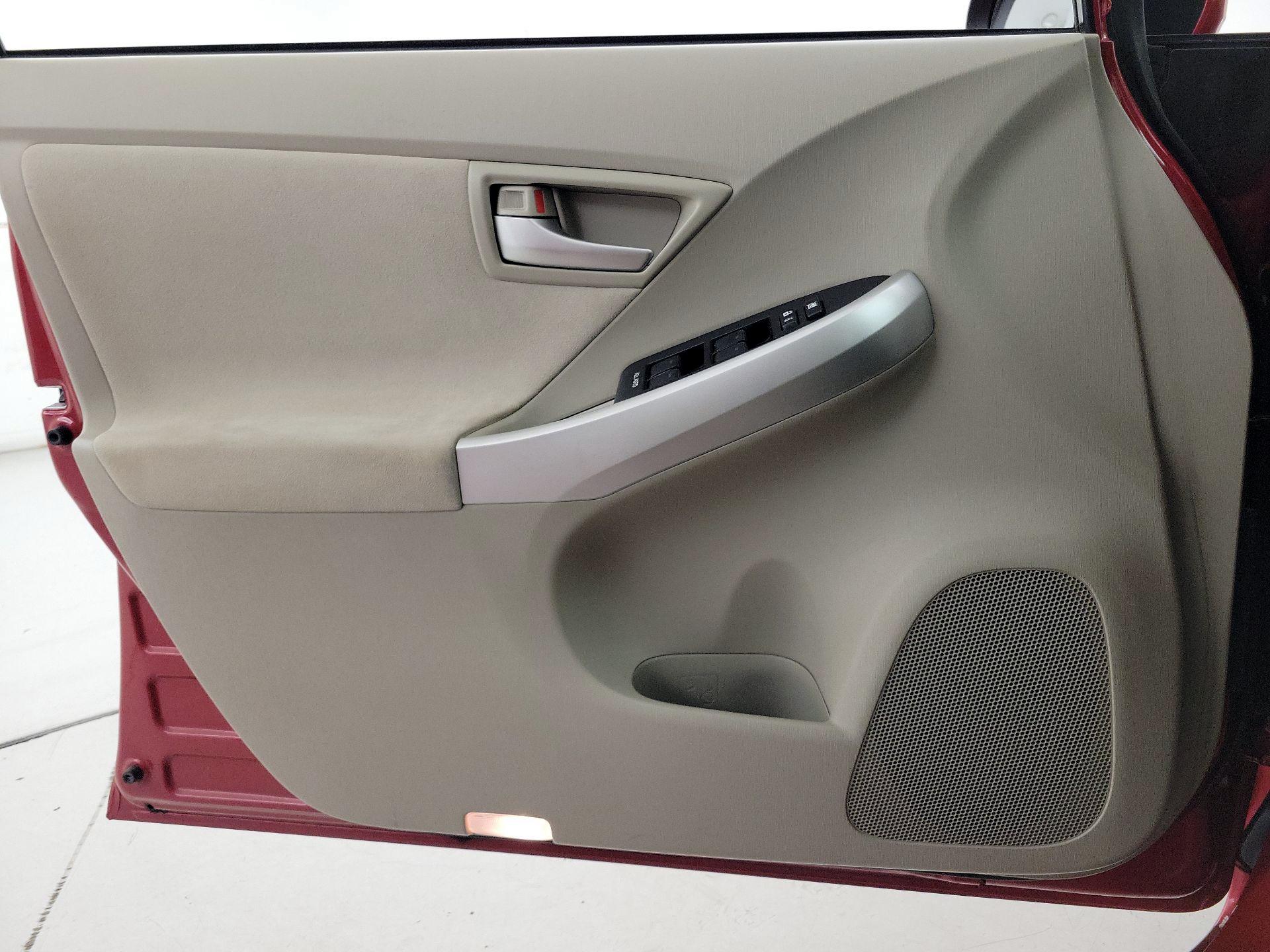 Thumbnail: 2015 Toyota Prius - 12