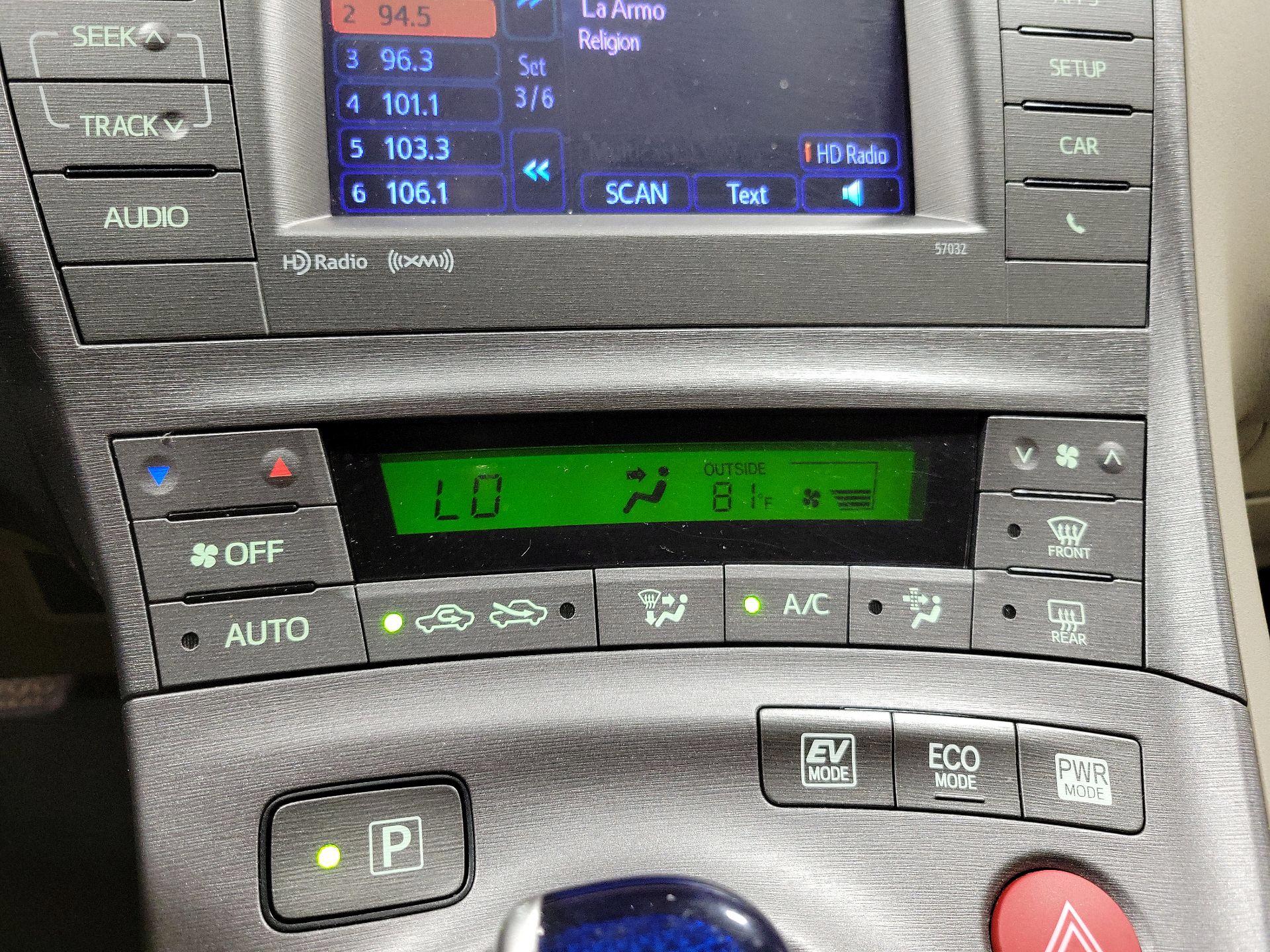 Thumbnail: 2015 Toyota Prius - 15