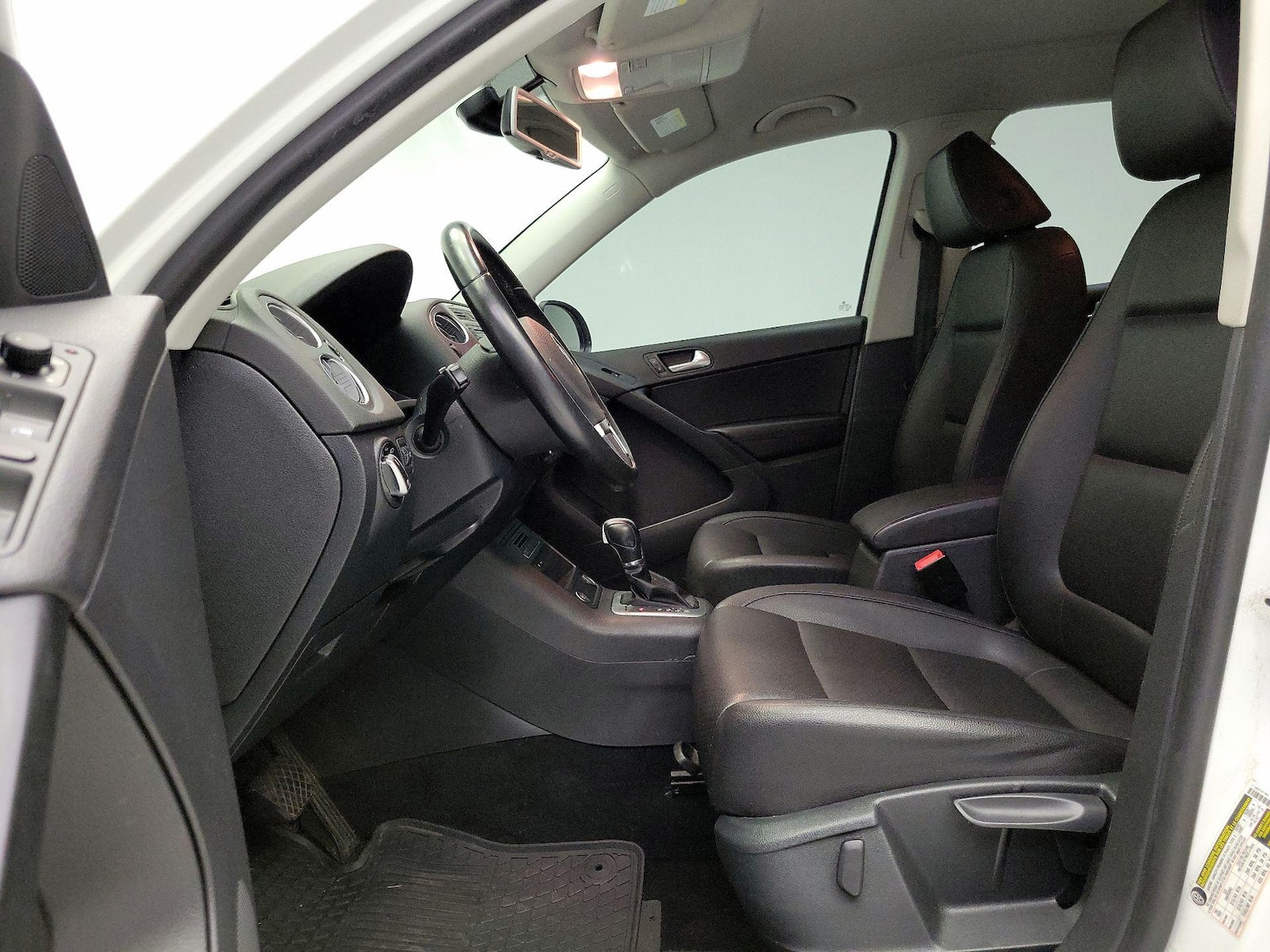 2017 Volkswagen Tiguan S - Photo 12