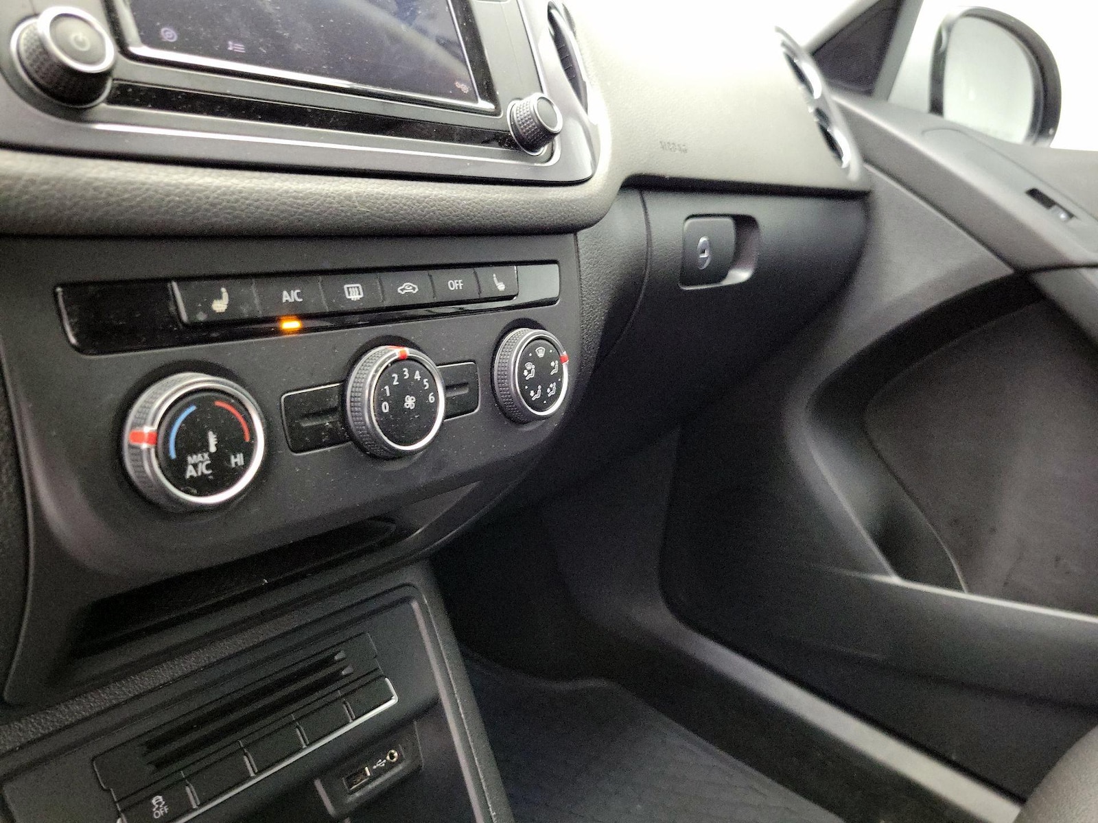 2017 Volkswagen Tiguan S - Photo 17