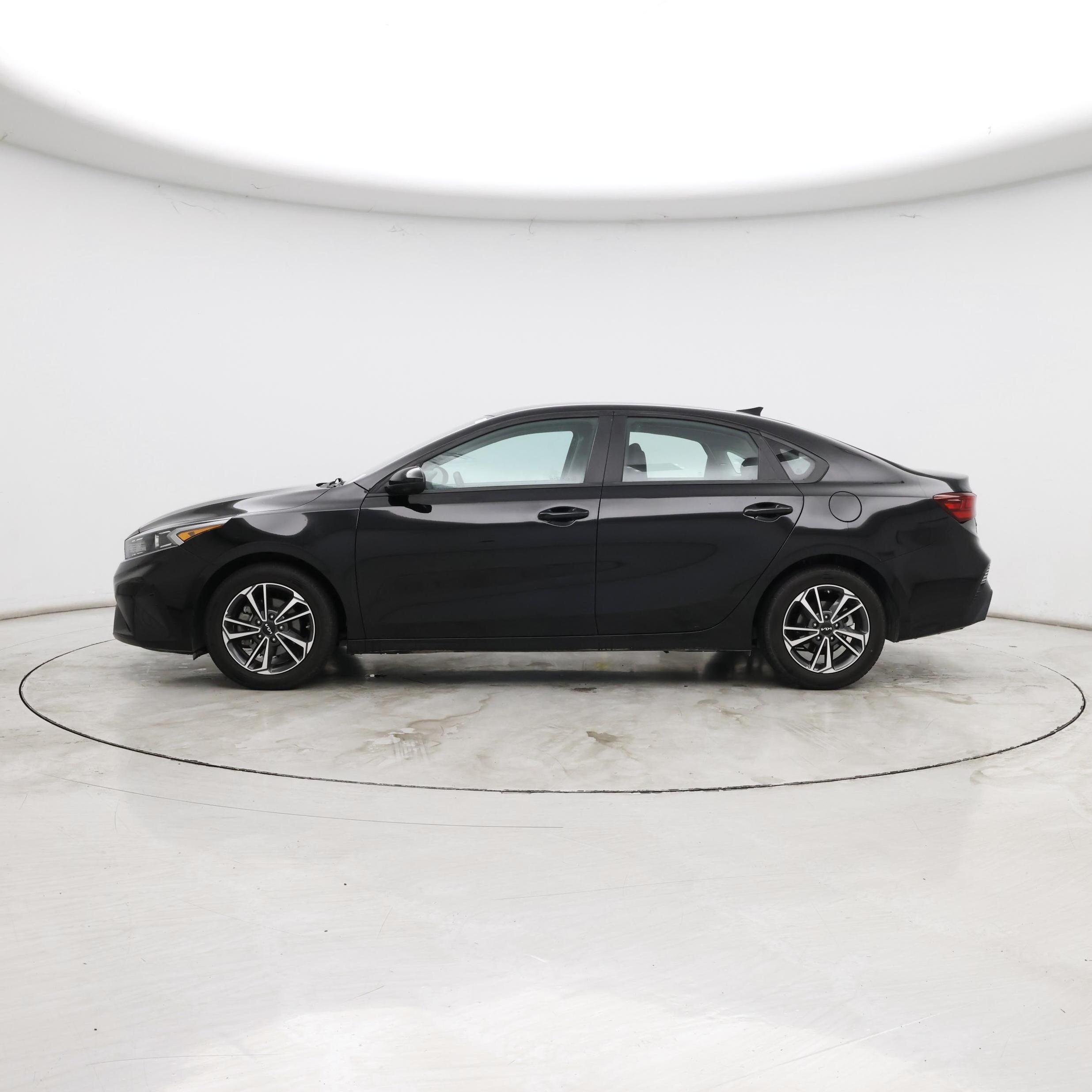 Thumbnail: 2023 Kia Forte - 3
