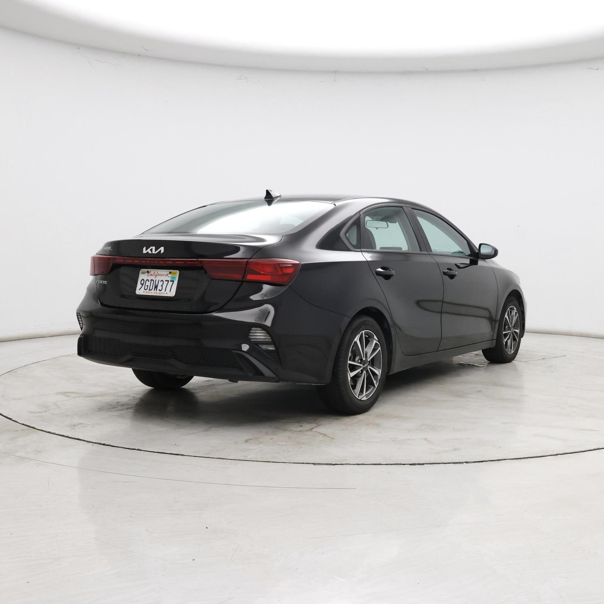 Thumbnail: 2023 Kia Forte - 8