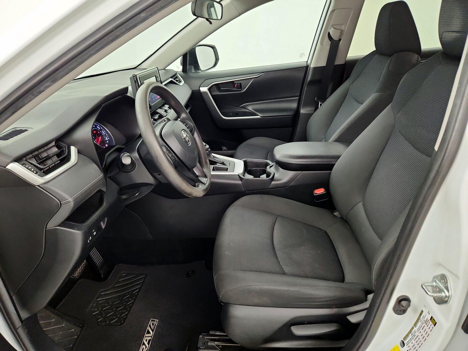 Thumbnail: 2019 Toyota RAV4 - 9