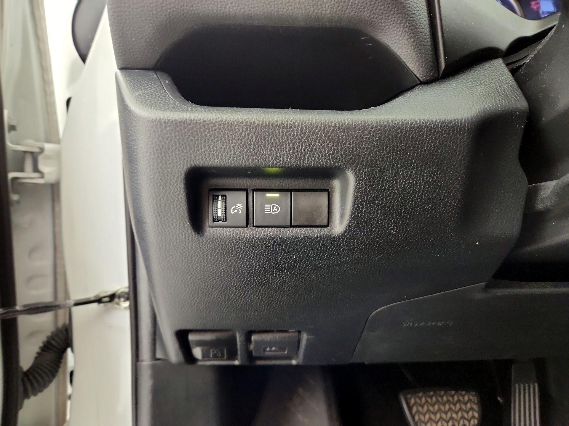 Thumbnail: 2019 Toyota RAV4 - 11