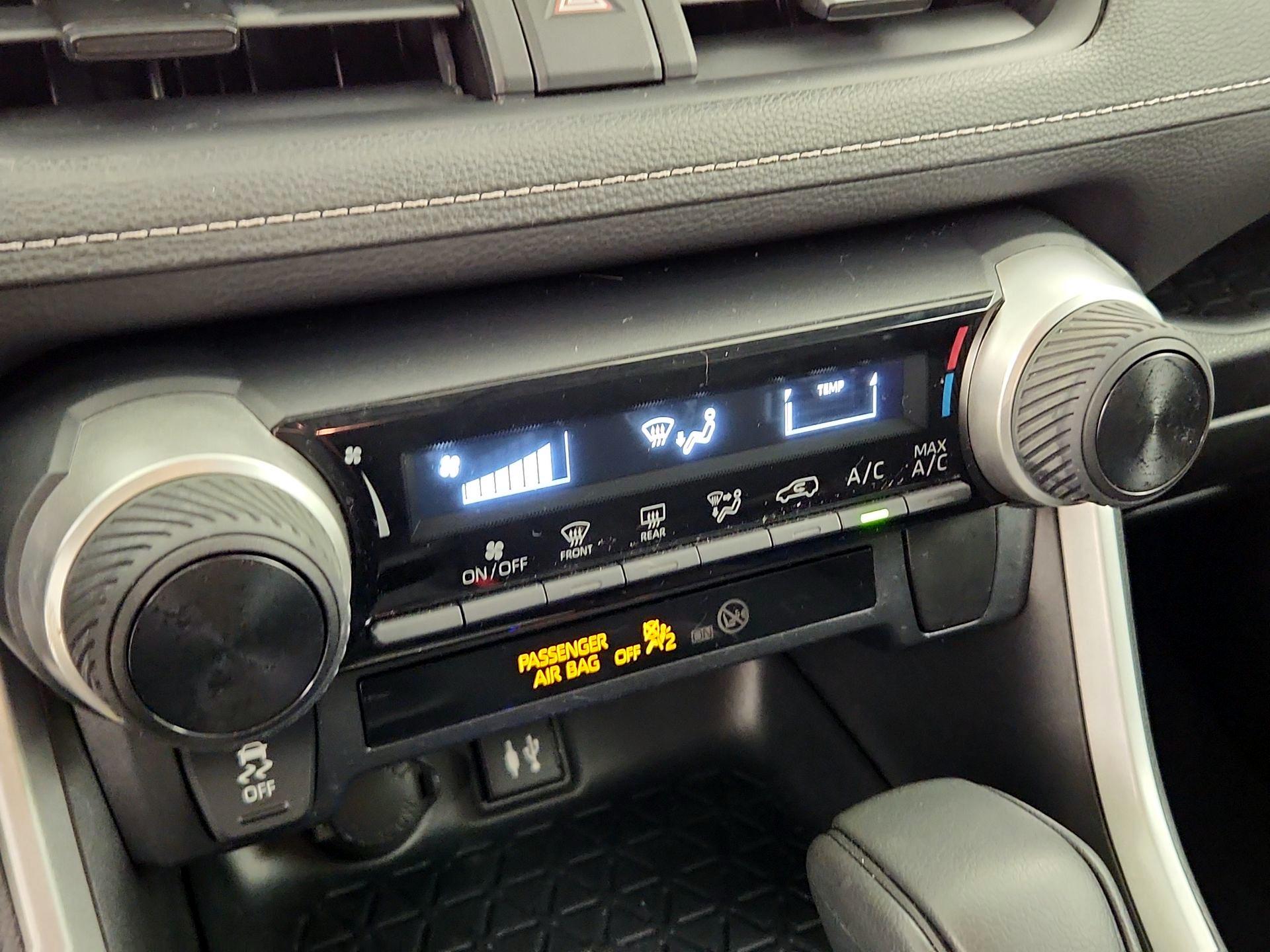 Thumbnail: 2019 Toyota RAV4 - 14