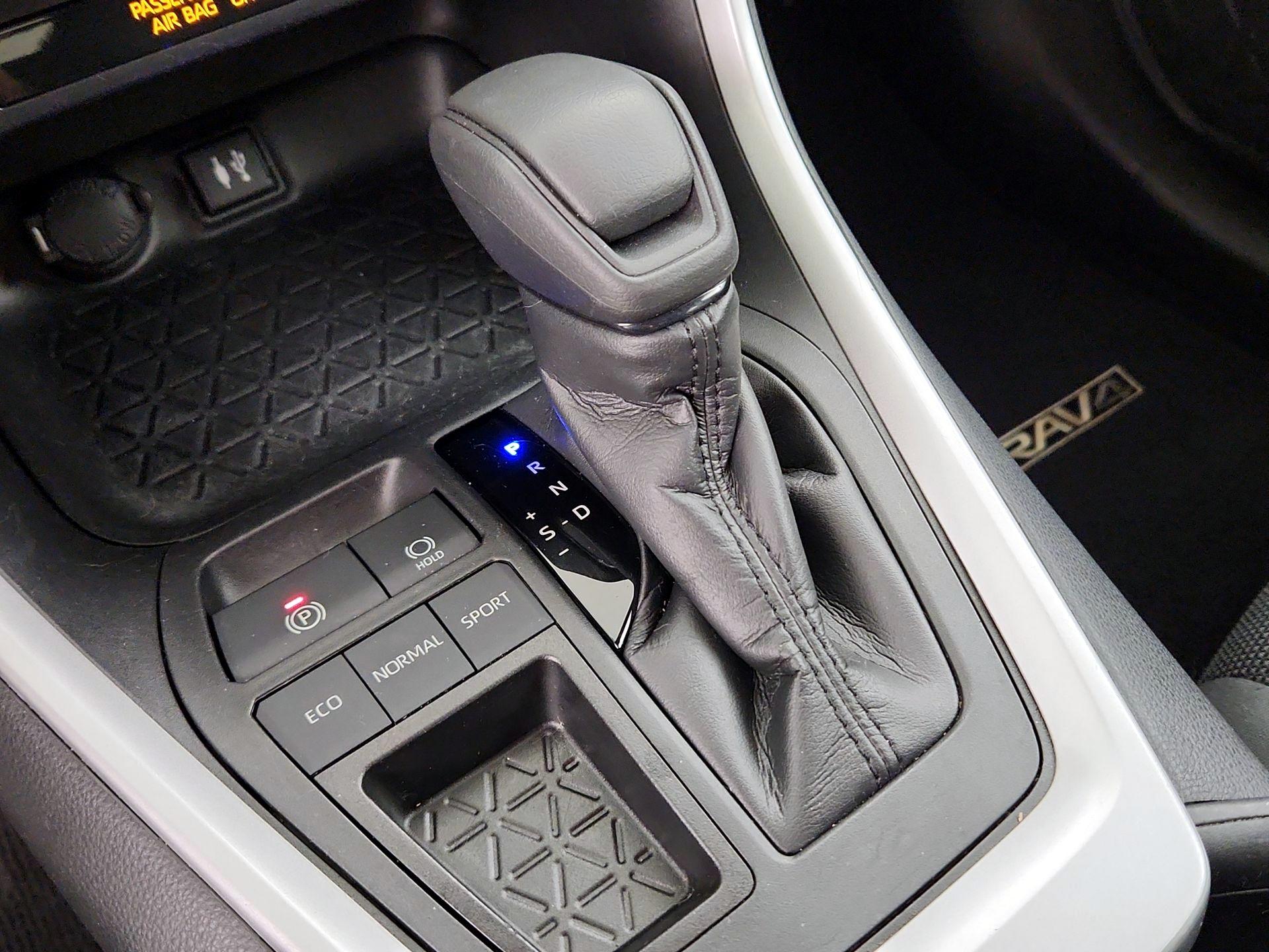 Thumbnail: 2019 Toyota RAV4 - 15