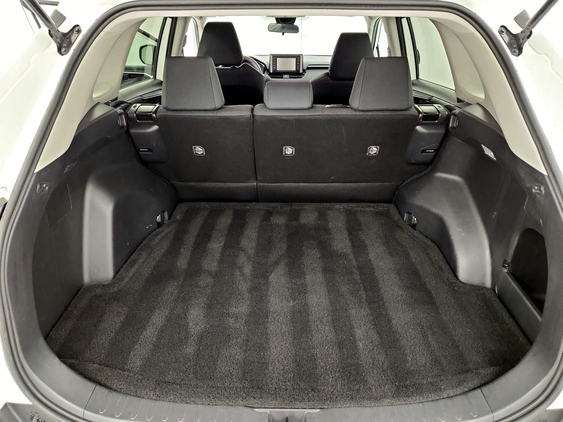 Thumbnail: 2019 Toyota RAV4 - 18